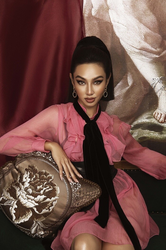 C&ocirc; cũng theo đuổi nhiều phong c&aacute;ch thời trang, để t&igrave;m cho m&igrave;nh sự ph&ugrave; hợp nhất