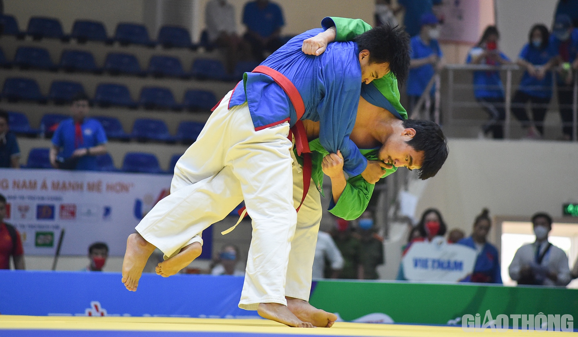 V&otilde; sĩ Minh Qu&acirc;n nỗ lực trong từng trận đấu.