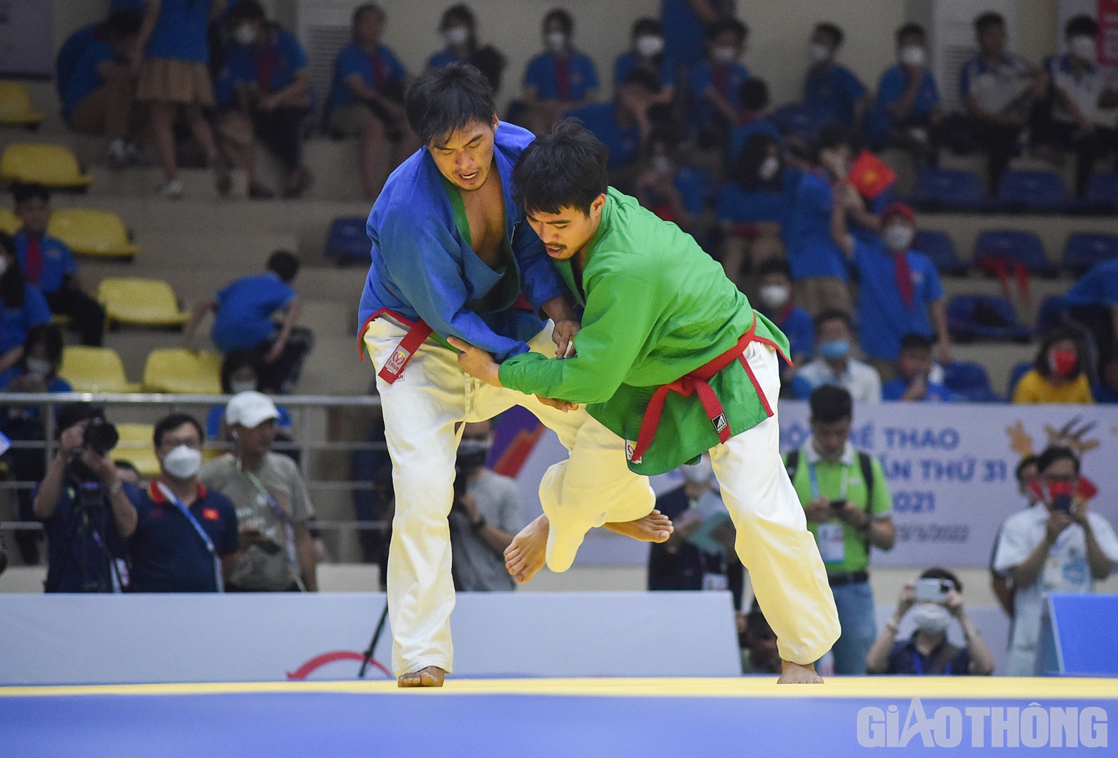 Chưa dừng ở đ&oacute;, VĐV B&ugrave;i Minh Qu&acirc;n đ&atilde; bảo vệ th&agrave;nh c&ocirc;ng tấm HCV ở nội dung dưới 82 kg  của nam.