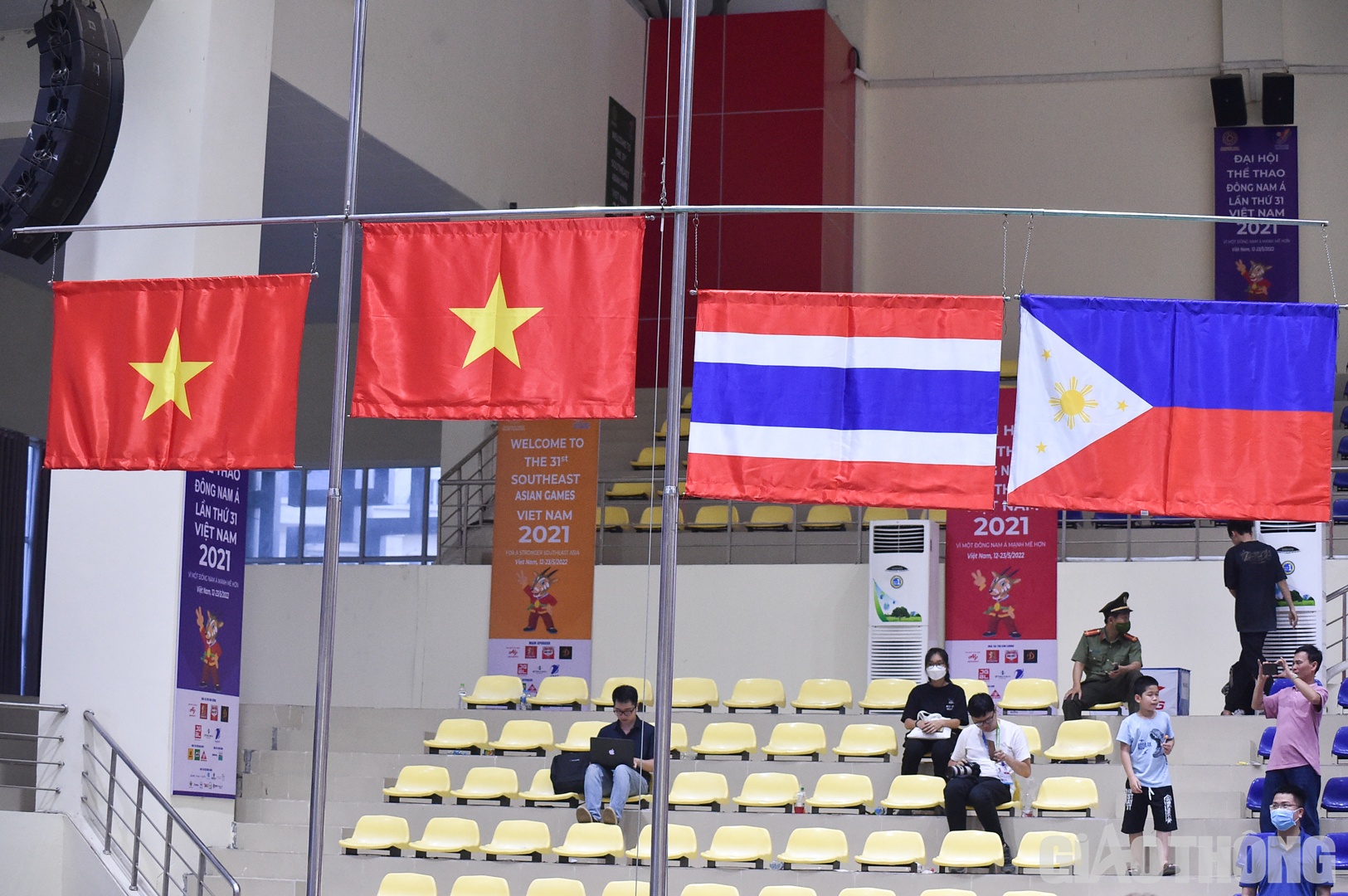 Được biết, ở m&ocirc;n b&oacute;ng n&eacute;m b&atilde;i biển, sau 5 trận to&agrave;n thắng, tuyển việt Nam đ&atilde; gi&agrave;nh HCV sớm 1 v&ograve;ng đấu.
Như vậy, t&iacute;nh tới 18h30 ng&agrave;y 10/5, Đo&agrave;n TTVN đ&atilde; c&oacute; tổng cộng 5 HCV.