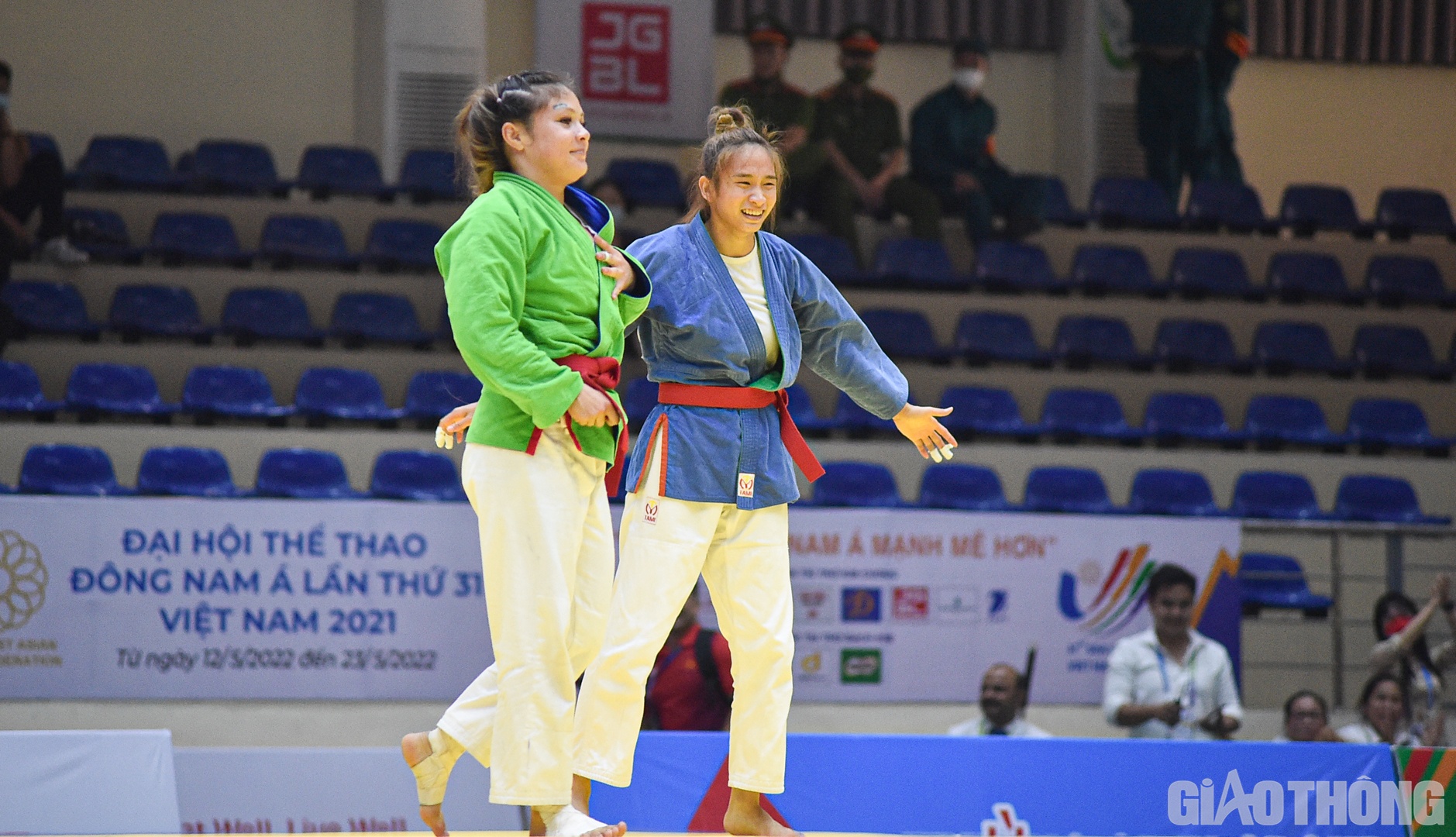 Ở trận quyết định, Hồng Mơ chỉ mất gần 2 ph&uacute;t để "kết liễu" đối thủ người Th&aacute;i Lan.