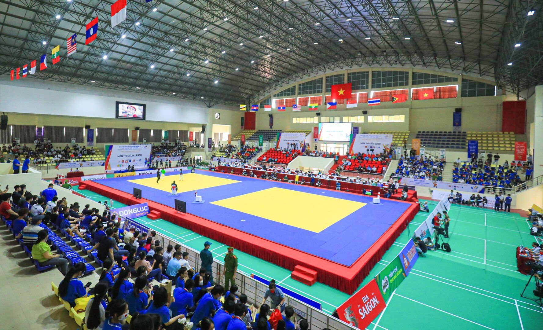 Chiều 10/5, tại Nh&agrave; thi đấu Ho&agrave;i Đức, H&agrave; Nội diễn ra c&aacute;c nội dung thi đấu dưới 48, 52, 81, 90kg m&ocirc;n kurash. Đ&acirc;y l&agrave; m&ocirc;n thi dự kiến đem về HCV đầu ti&ecirc;n cho Đo&agrave;n TTVN.  B&ugrave;i Minh Qu&acirc;n v&agrave; Trần Thương đang l&agrave; giữ những tấm huy chương v&agrave;ng ở c&aacute;c hạng c&acirc;n dưới 81kg v&agrave; 90kg nam. Ngay từ đầu giờ chiều, Nh&agrave; thi đấu Ho&agrave;i Đức đ&atilde; c&oacute; đ&ocirc;ng kh&aacute;n giả tới theo d&otilde;i.