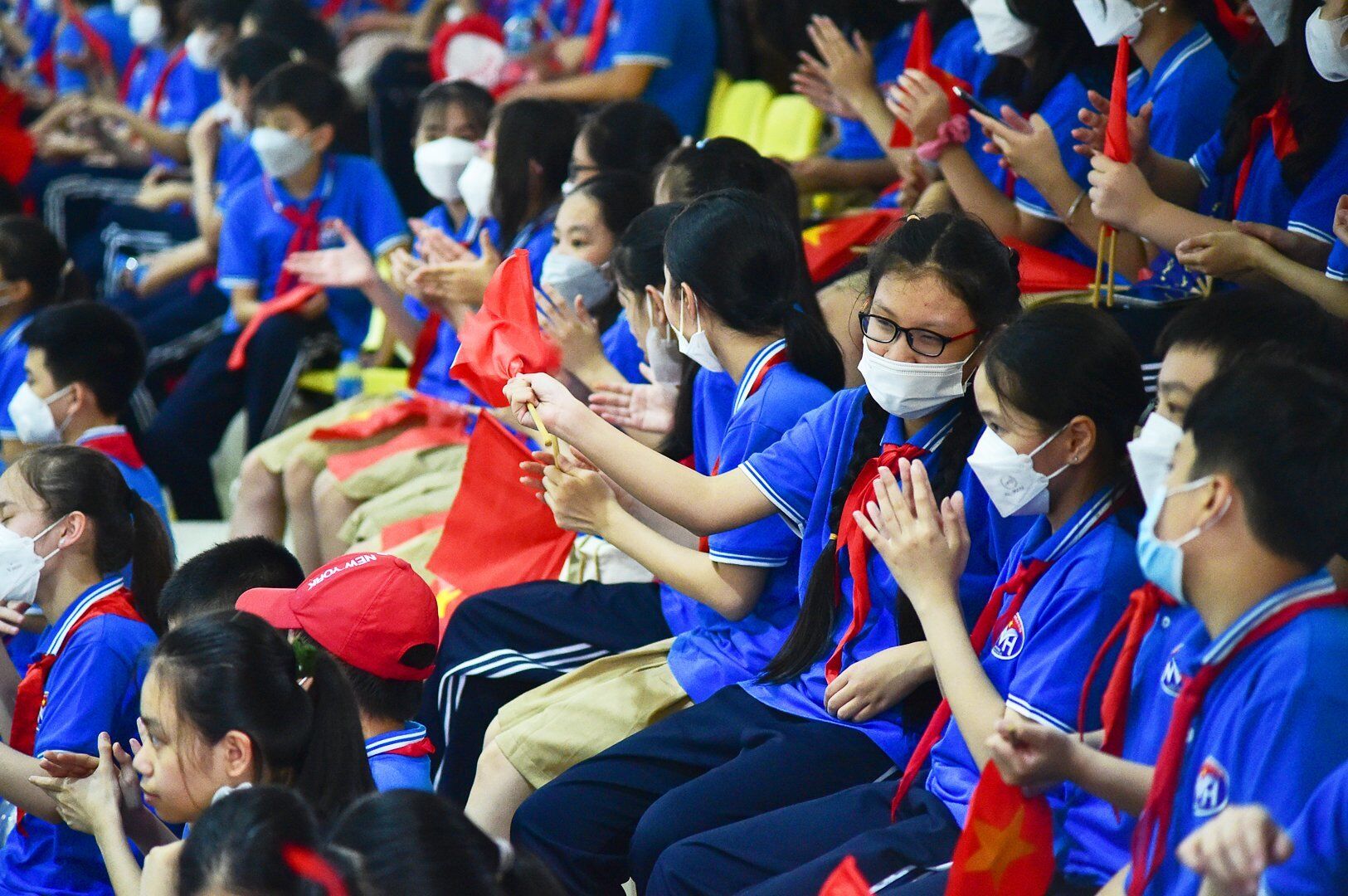 Tới giờ thi đấu, c&aacute;c kh&aacute;n đ&agrave;i đều được lấp đầy, kh&ocirc;ng c&ograve;n chỗ trống.