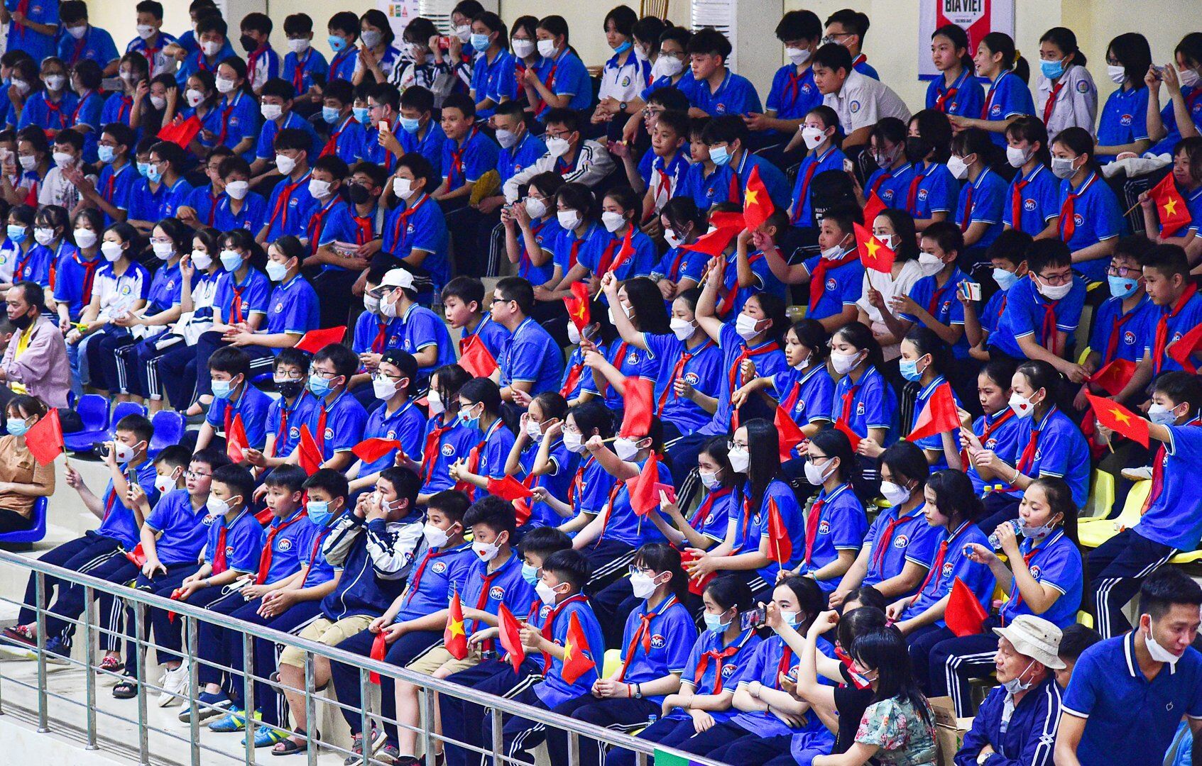 Đa phần kh&aacute;n giả l&agrave; c&aacute;c em học sinh tr&ecirc;n địa b&agrave;n.
