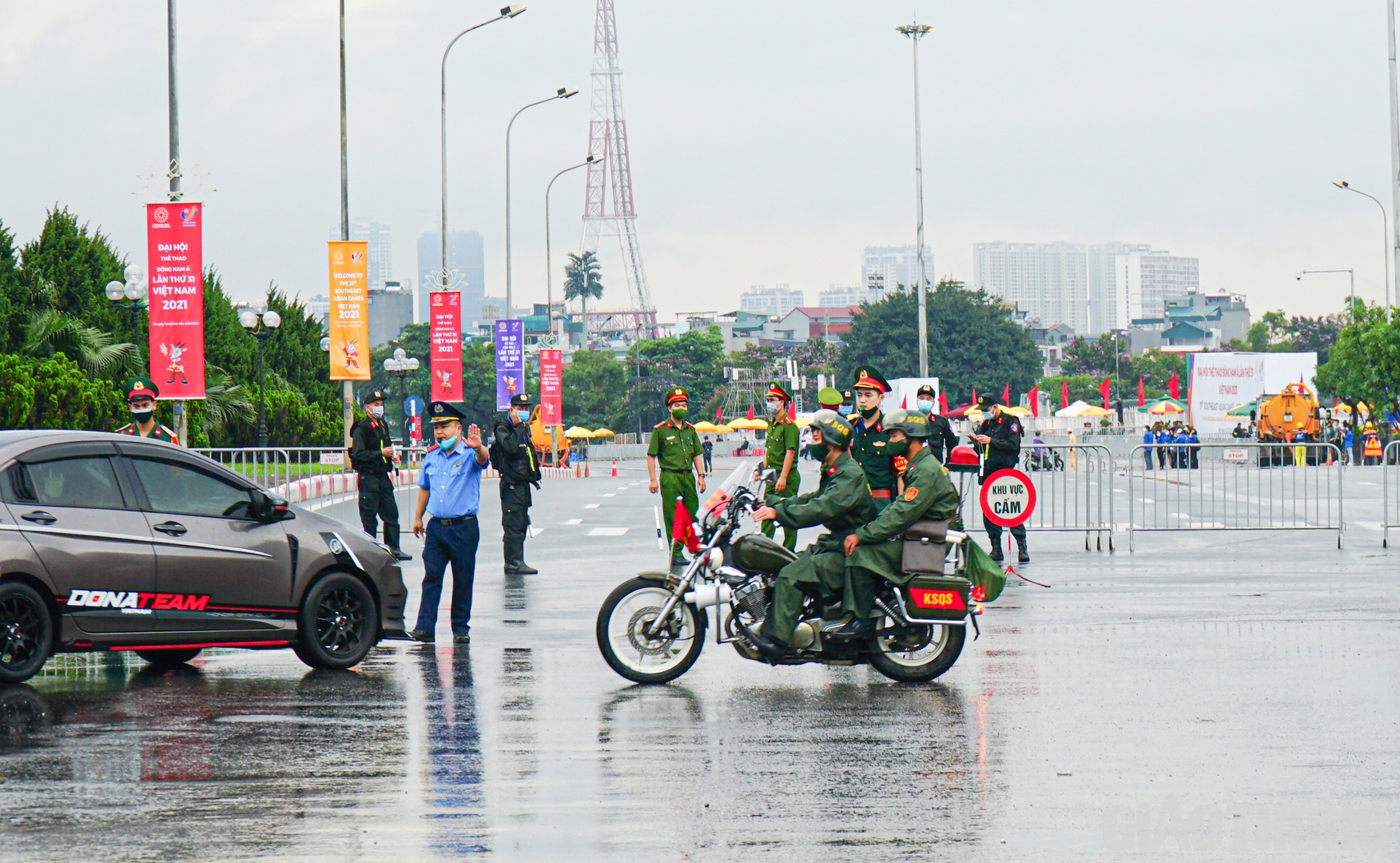 C&aacute;c phương tiện kh&ocirc;ng c&oacute; nhiệm vụ được ph&acirc;n luồng đi theo hướng kh&aacute;c.