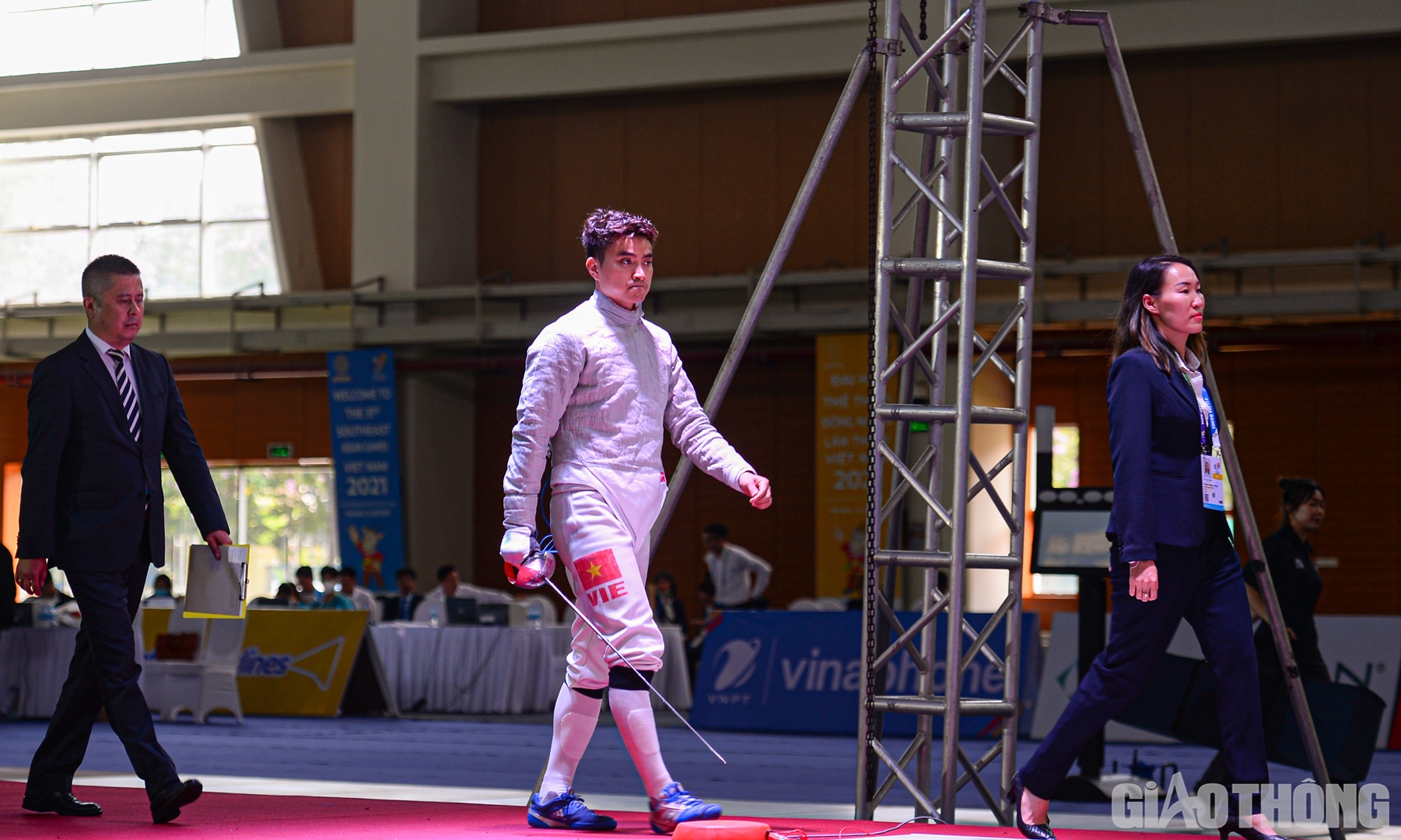 Chiều 13/5, tại Cung Điền kinh trong nh&agrave; H&agrave; Nội đ&atilde; diễn ra nội dung chung kết kiếm ch&eacute;m 3 cạnh nam với sự g&oacute;p mặt của kiếm thủ nổi tiếng Vũ Th&agrave;nh An.