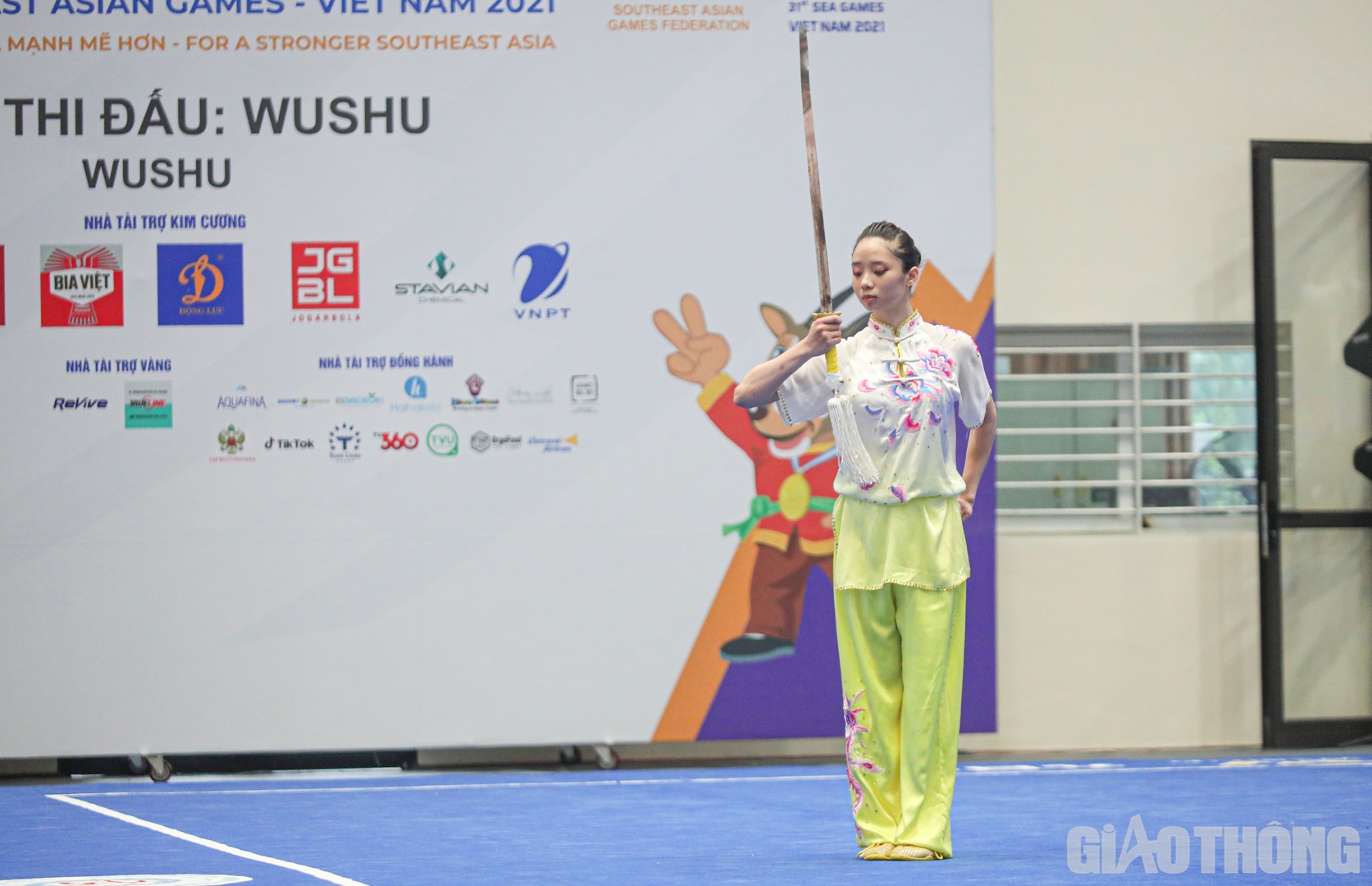 Wushu Việt Nam tranh t&agrave;i ở 4 nội dung s&aacute;ng nay. Đ&aacute;ng ch&uacute; &yacute; nhất l&agrave; sự trở lại của c&ocirc; g&aacute;i v&agrave;ng Dương Th&uacute;y Vi thi đấu nội dung kiếm thuật sở trường.