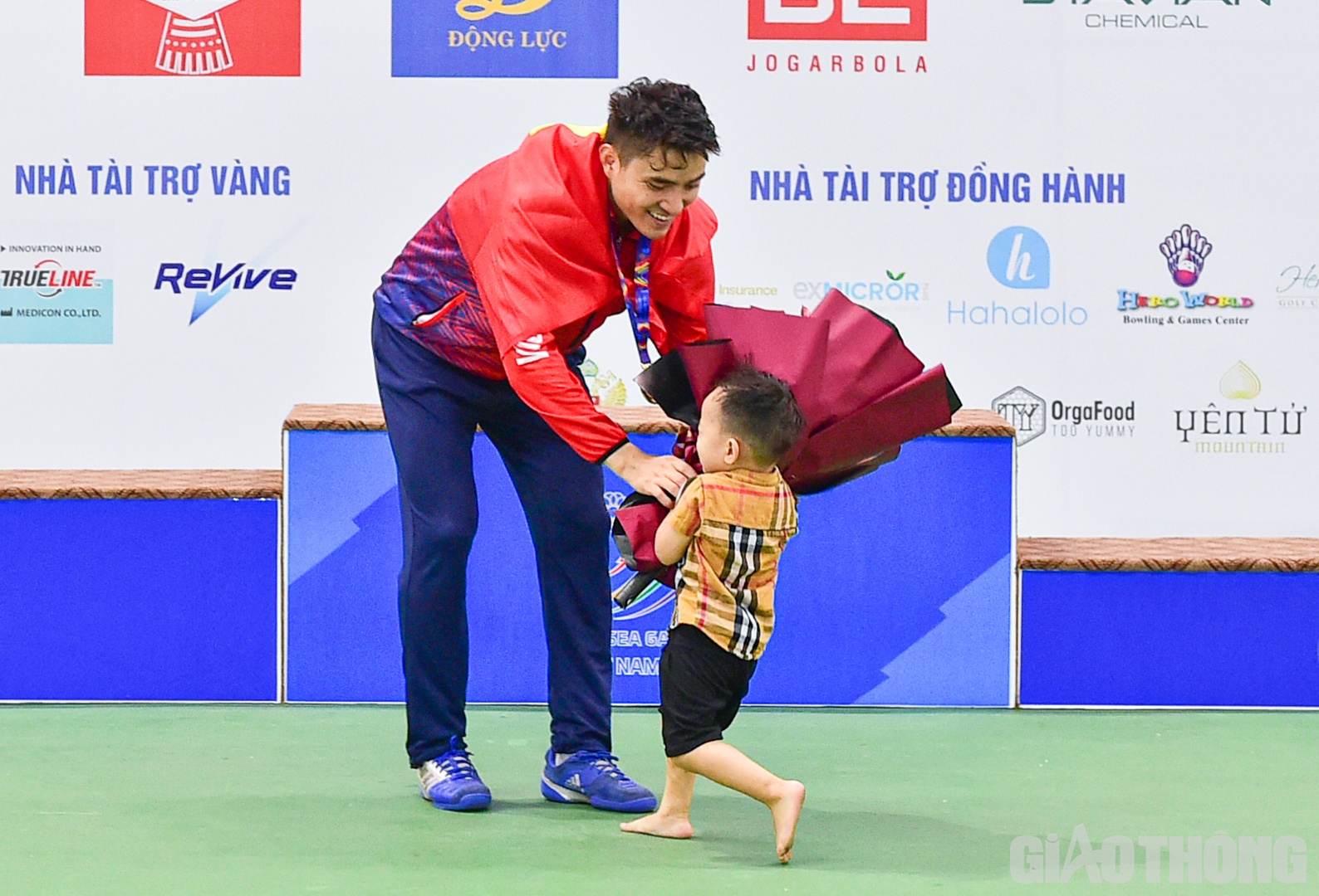 M&oacute;n qu&agrave; &yacute; nghĩa m&agrave; cậu con trai Đức Ki&ecirc;n d&agrave;nh tặng cha.