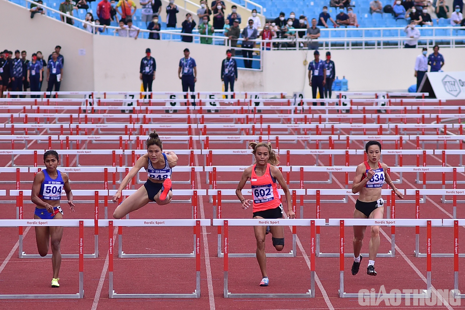 Những bước chạy thần tốc gi&uacute;p B&ugrave;i Thị Nguy&ecirc;n qua mặt đương kim v&ocirc; địch Emilia Nova (Indonesia) lẫn 2 đối thủ Philippines v&agrave; đồng đội Huỳnh Thị Mỹ Tiến để c&aacute;n đ&iacute;ch đầu ti&ecirc;n, đoạt HCV SEA Games 31.