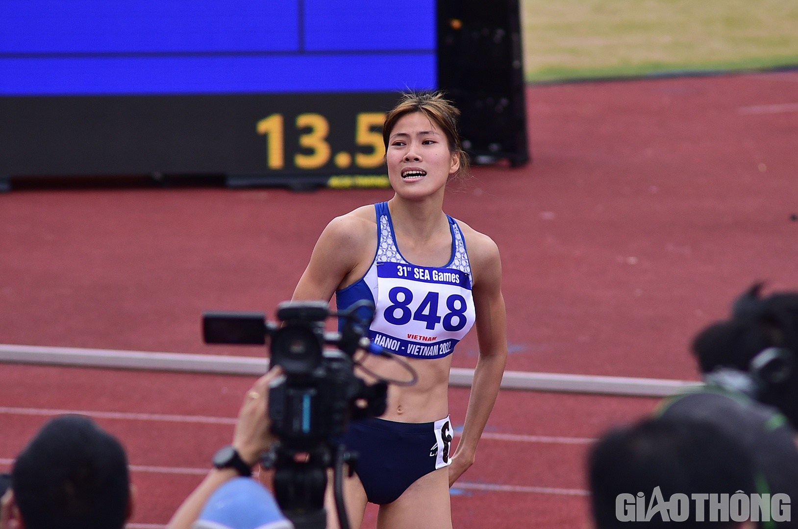 Chuy&ecirc;n gia điền kinh Dương Đức Thủy cũng kinh ngạc trước chiến thắng ấn tượng của tuyển thủ 21 tuổi, lần đầu dự SEA Games n&agrave;y. &ldquo;Th&agrave;nh t&iacute;ch 13 gi&acirc;y 51 của B&ugrave;i Thị Nguy&ecirc;n l&agrave; th&ocirc;ng số rất ấn tượng, nếu t&ocirc;i nhớ kh&ocirc;ng nhầm th&igrave; chỉ xếp sau Vũ B&iacute;ch Hường v&agrave; Trần Thị Yến Hoa m&agrave; th&ocirc;i&rdquo;, &ocirc;ng Dương Đức Thủy n&oacute;i.