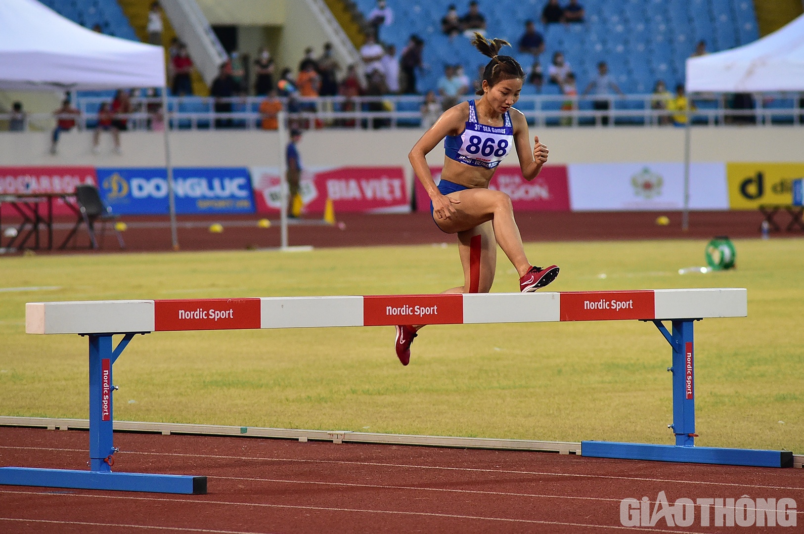 Một nội dung rất đ&aacute;ng được chờ đợi đem v&agrave;ng về l&agrave; 3.000m vượt r&agrave;o, nơi g&oacute;p mặt của Nguyễn Thị Oanh. Kết quả, c&ocirc; đ&atilde; th&agrave;nh c&ocirc;ng trong việc bảo vệ tấm HCV c&oacute; được ở kỳ SEA Games 2019.
