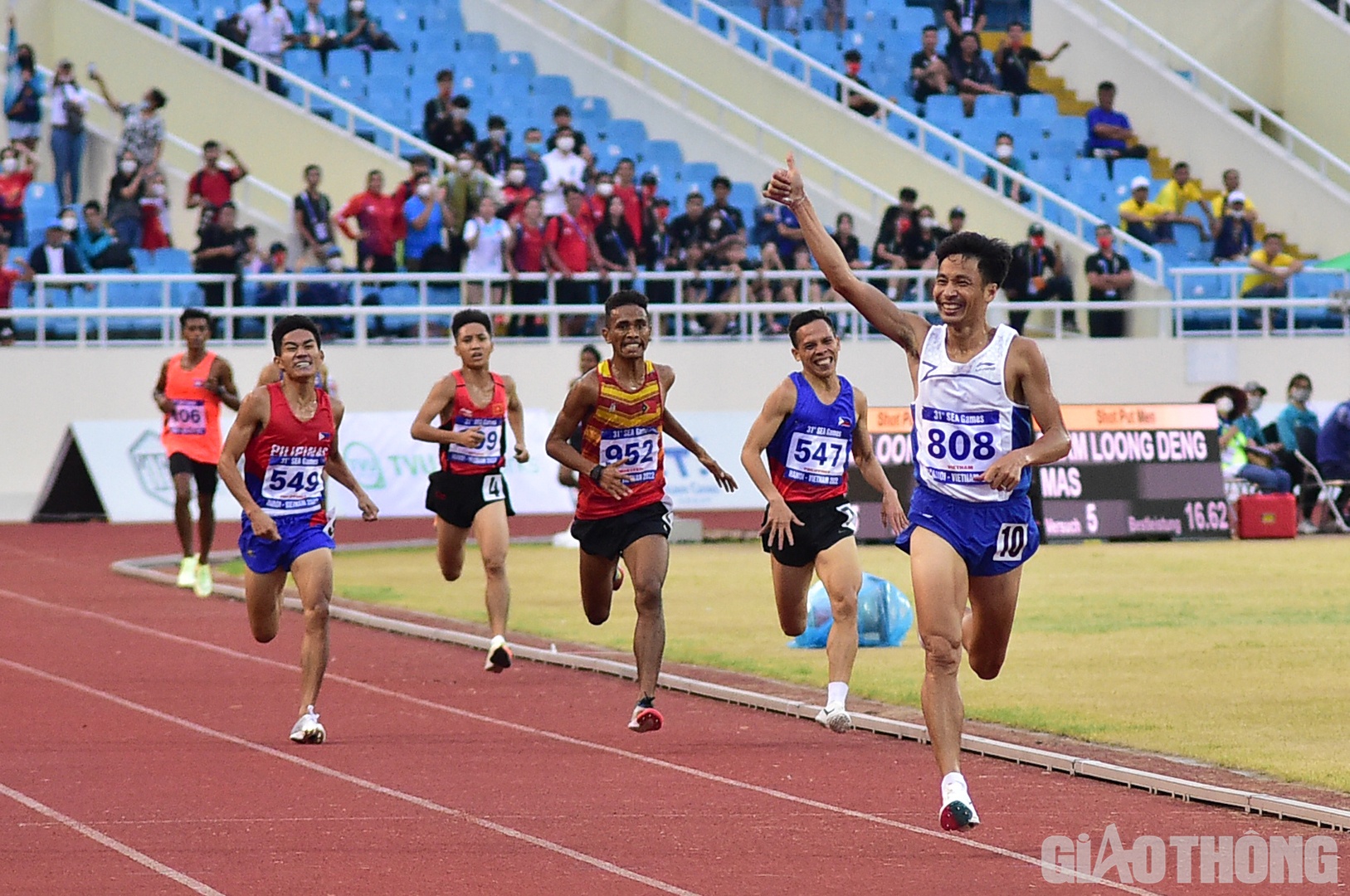 Ở nội dung 5000m nam, VĐV Nguyễn Văn Lai khẳng định vị thế khi c&aacute;n đ&iacute;ch th&agrave;nh c&ocirc;ng ở vị tr&iacute; số 1 với th&agrave;nh t&iacute;ch 16 ph&uacute;t 34 gi&acirc;y 12.