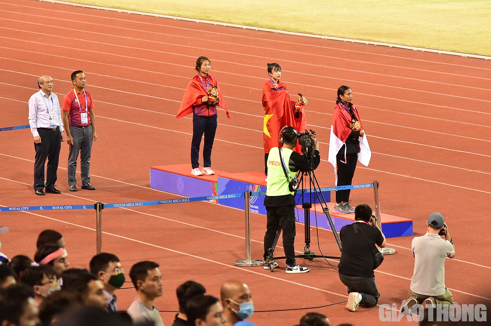 Đội tuyển điền kinh Việt Nam tiếp tục c&oacute; HCV từ sự xuất sắc của VĐV Vũ Thị Thu H&agrave; ở nội dung nhảy xa.