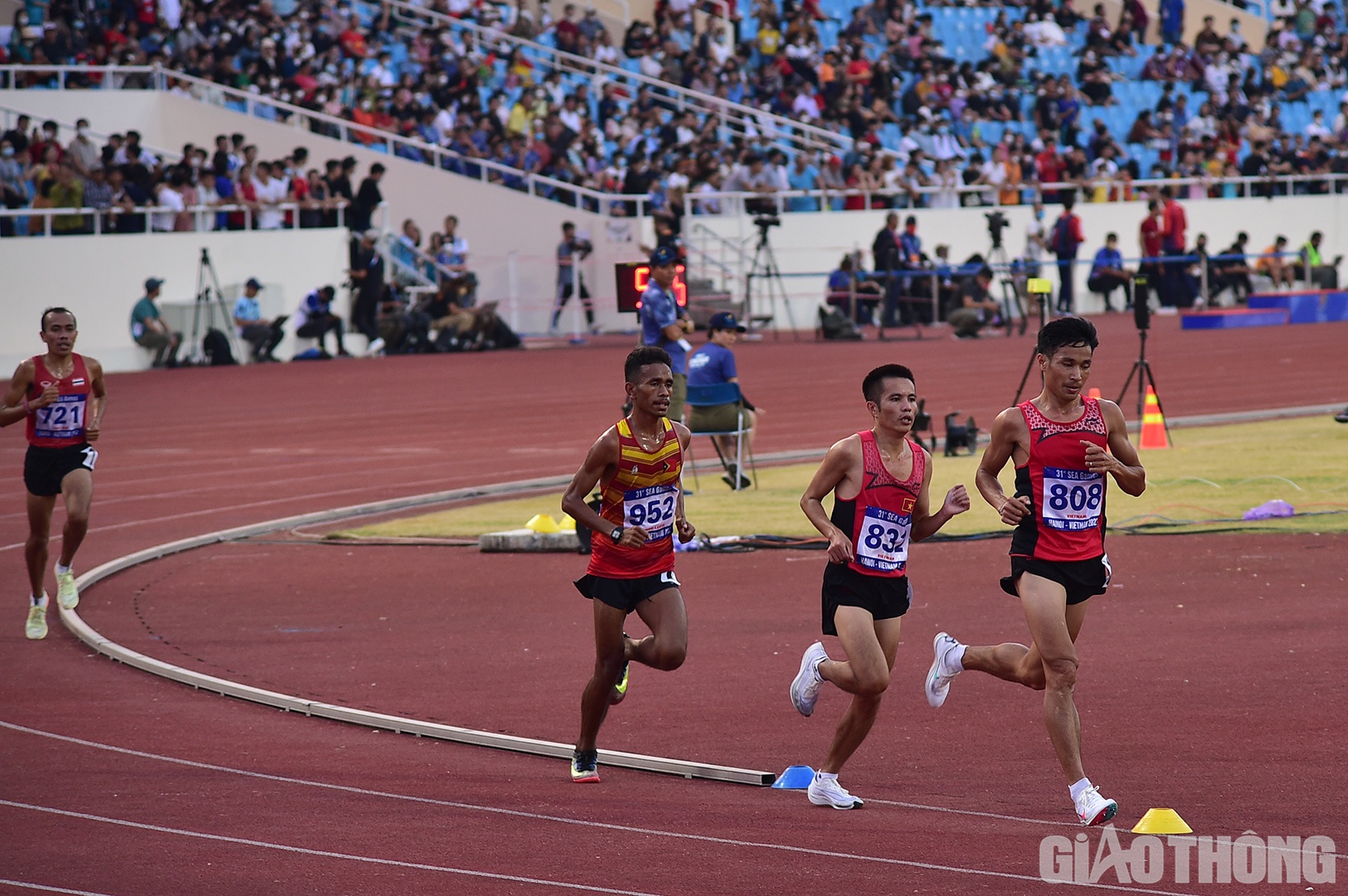 Văn Lai v&agrave; Văn Thao li&ecirc;n tục dẫn đầu v&agrave; c&ugrave;ng VĐV của Timor Leste tạo ra khoảng c&aacute;ch an to&agrave;n với hai đối thủ c&ograve;n lại.