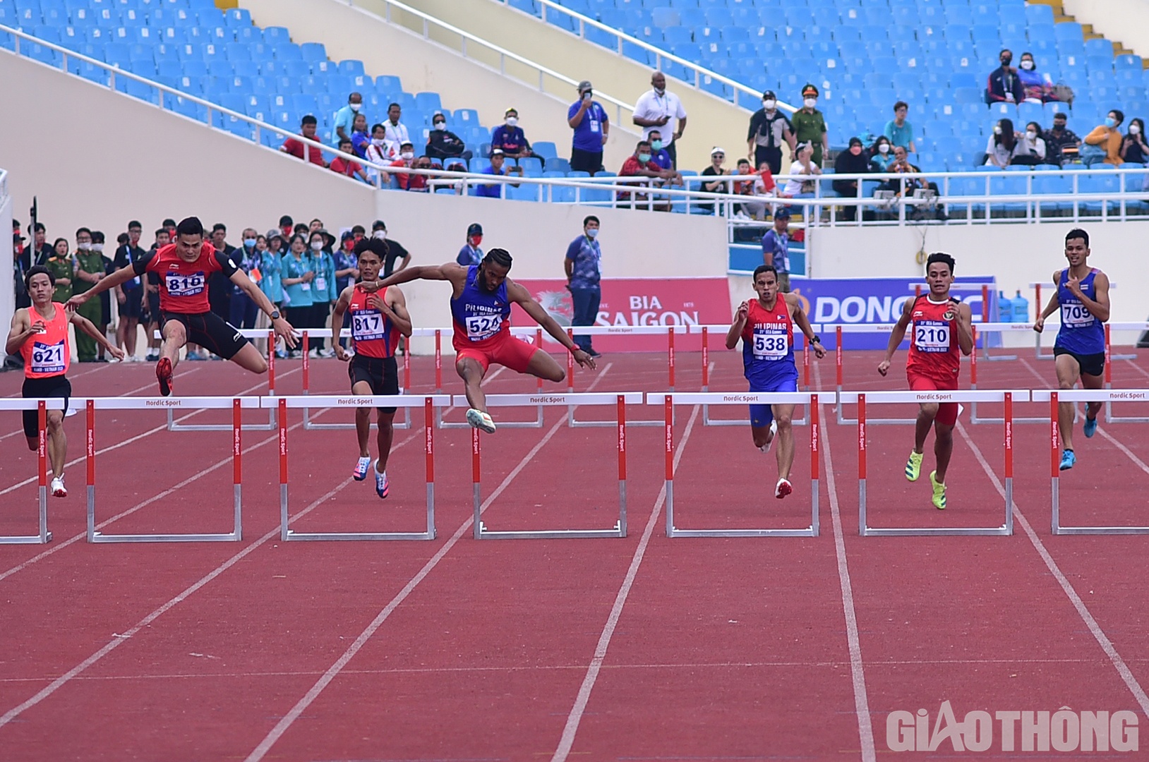 Sau kỳ SEA Games 30 chỉ c&oacute; HCĐ, Qu&aacute;ch C&ocirc;ng Lịch rất muốn thay m&agrave;u huy chương. Anh đ&atilde; ho&agrave;n th&agrave;nh mục ti&ecirc;u khi gi&agrave;nh HCB với th&agrave;nh t&iacute;ch 50,82 gi&acirc;y, chỉ xếp sau VĐV của Philippines Eric Cray.
