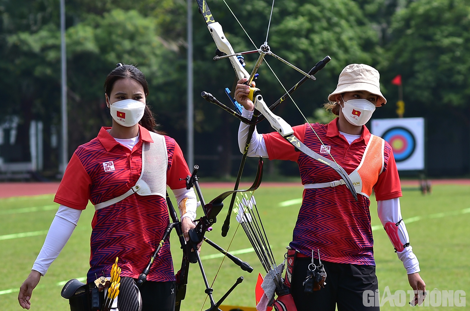 Trong đ&oacute;, 2 cung thủ Đỗ Thị &Aacute;nh Nguyệt v&agrave; Nguyễn Thị Thu Nhi l&agrave; 2 c&aacute;i t&ecirc;n nhận được kỳ vọng lớn của bắn cung Việt Nam tại SEA Games 31.