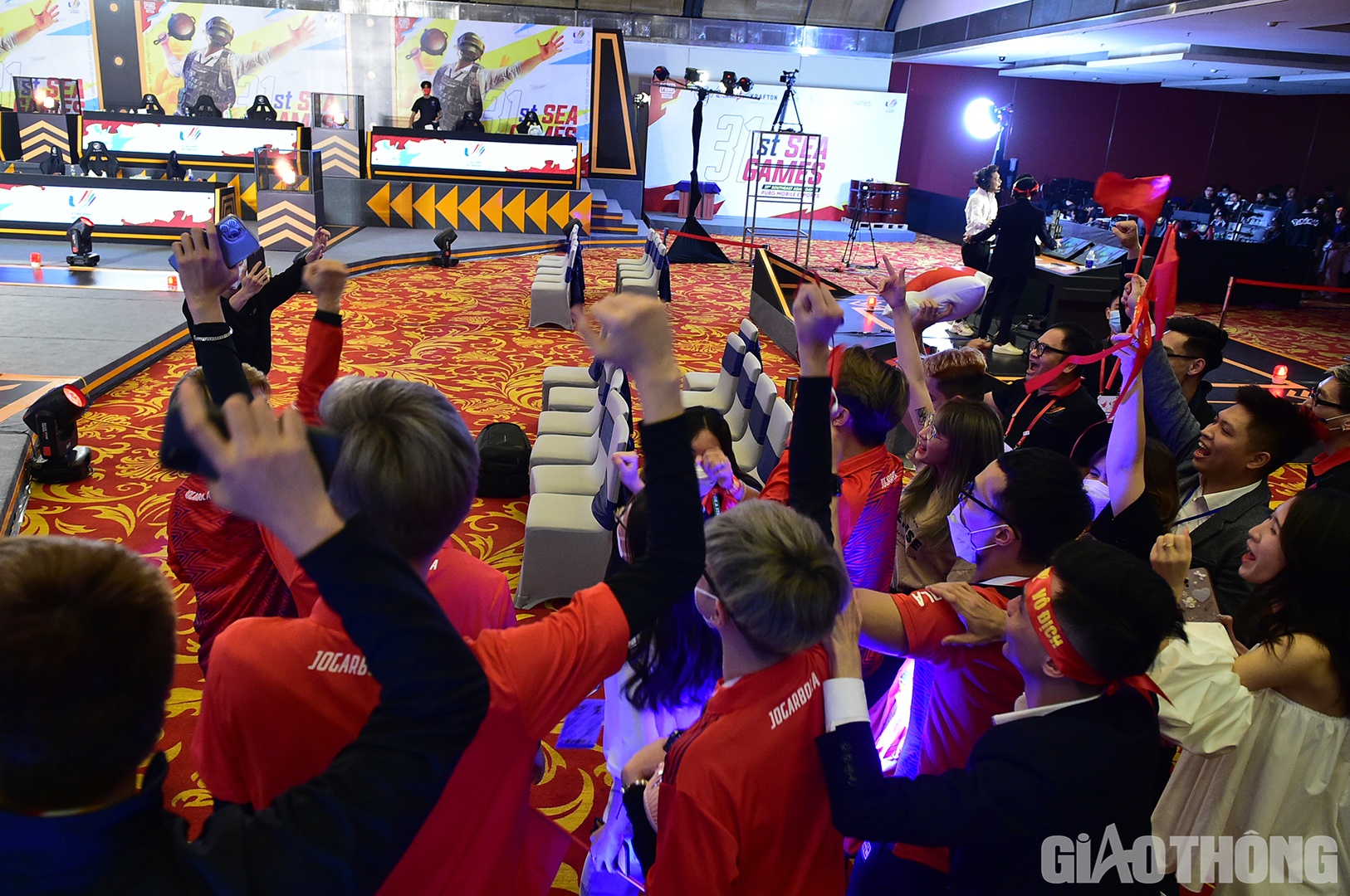 Đ&acirc;y l&agrave; huy chương v&agrave;ng thứ hai cho đo&agrave;n thể thao Việt Nam ở bộ m&ocirc;n eSports. Trước đ&oacute;, đội tuyển nam Team Flash đ&atilde; mang về HCV đầu ti&ecirc;n thuộc bộ m&ocirc;n LMHT: Tốc Chiến sau khi đ&aacute;nh bại đội Th&aacute;i Lan.