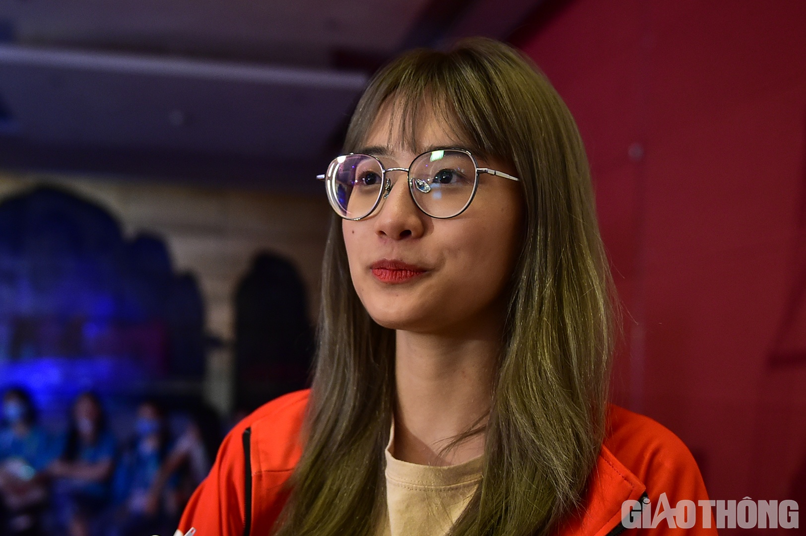 Theo d&otilde;i suốt buổi thi đấu của c&aacute;c ch&agrave;ng trai Việt Nam, bạn Nguyễn Nguyệt Quỳnh (quận Đống Đa, H&agrave; Nội) cho biết, bản th&acirc;n m&igrave;nh vừa hồi hộp vừa vui: "Cảm x&uacute;c của em như vỡ &ograve;a khi biết Việt Nam c&oacute; th&agrave;nh vi&ecirc;n gi&agrave;nh HCV, ngay tại bộ m&ocirc;n vừa lần đầu được đưa v&agrave;o SEA Games".