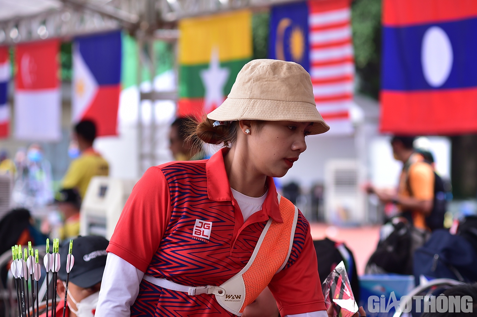 L&agrave; VĐV nổi bật ở Giải v&ocirc; địch cung thủ xuất sắc to&agrave;n quốc 2022 vừa qua nhưng Thanh Nhi cũng phải dừng bước ở tứ kết cung 1 d&acirc;y đơn nữ trong ng&agrave;y 17/05 như &Aacute;nh Nguyệt, do đ&oacute; Nhi cũng rất quyết t&acirc;m.