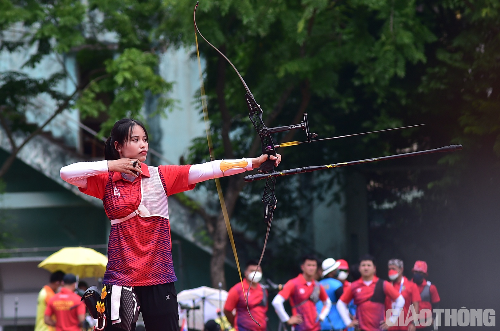 Sang lượt bắn thứ 2, Nhi (bắn được điểm 8 v&agrave; 7), Ngọc (9, 8), Nguyệt (8, 9) thắng Philippines với điểm số sau 6 mũi t&ecirc;n l&agrave; (8, 8, 8, 9, 9, 5), qua đ&oacute; qu&acirc;n b&igrave;nh tỉ số l&agrave; 2-2.