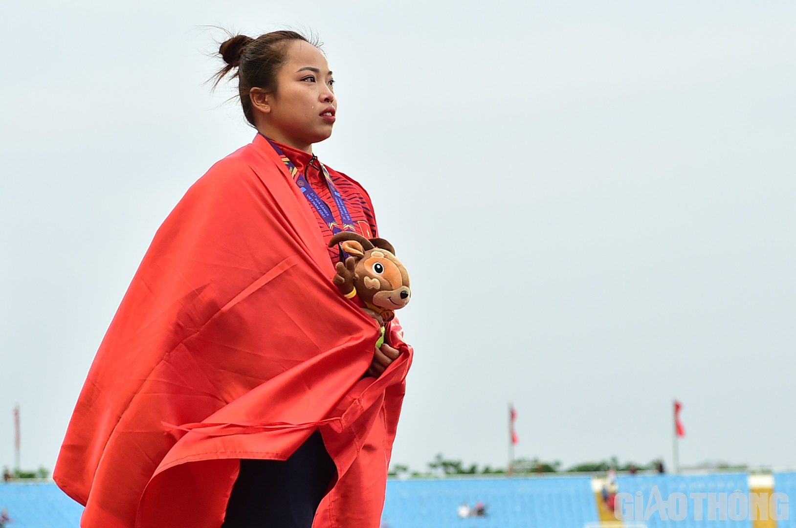 Với HCV lần n&agrave;y, c&ocirc; đ&atilde; đổi m&agrave;u huy chương th&agrave;nh c&ocirc;ng, sau khi chỉ gi&agrave;nh được HCB m&ocirc;n n&eacute;m lao tại SEA Games 30.