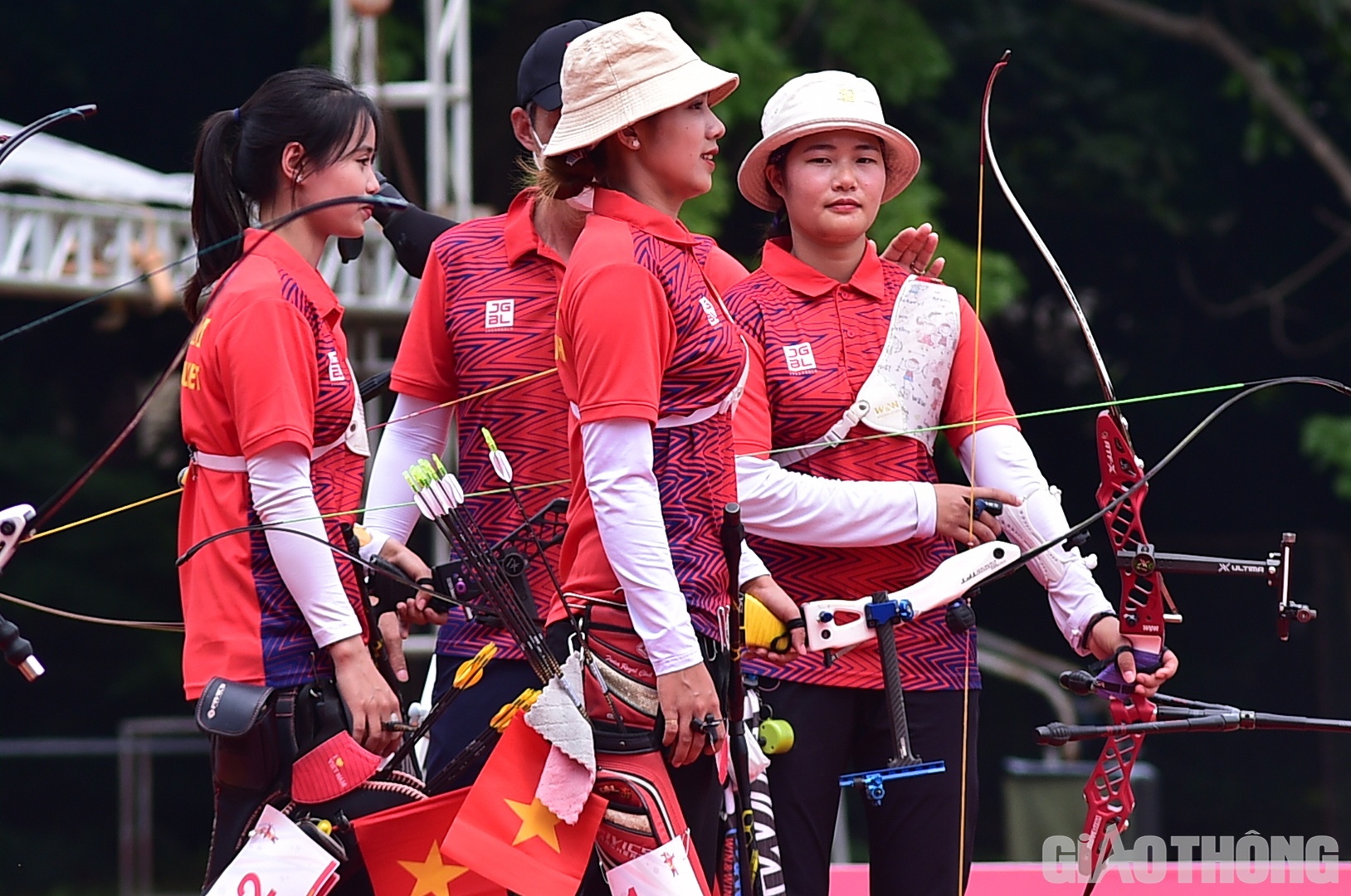 Ba c&ocirc; g&aacute;i Việt Nam thất bại đ&aacute;ng tiếc.