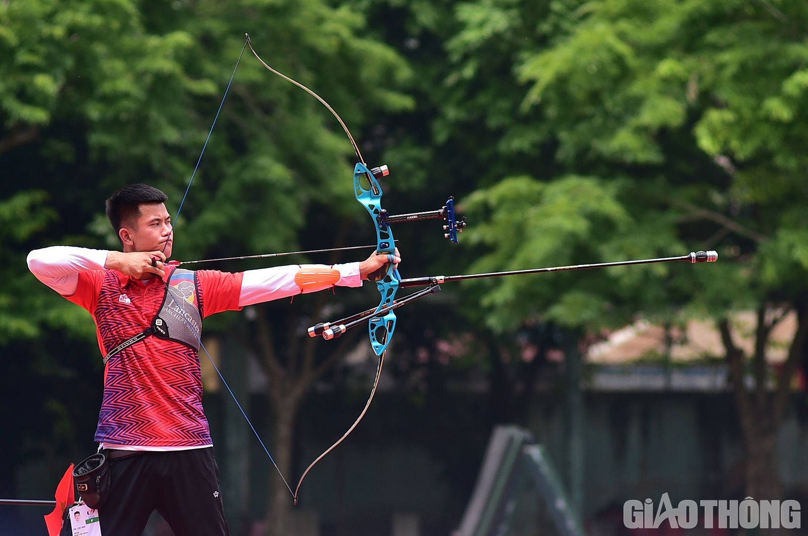 Cung thủ N&ocirc;ng Văn Linh chia sẻ, ngay lần đầu ti&ecirc;n tham dự SEA Games v&agrave; việc lọt v&agrave;o trận chung kết đ&atilde; l&agrave; một bất ngờ lớn. Việc thua trước một đối thủ đẳng cấp thế giới như Indonesia kh&ocirc;ng c&oacute; g&igrave; đ&aacute;ng buồn. Với Linh, đ&acirc;y l&agrave; một trận đấu tốt để anh c&ugrave;ng đồng đội được cọ x&aacute;t, học hỏi nhằm hướng tới tương lai.