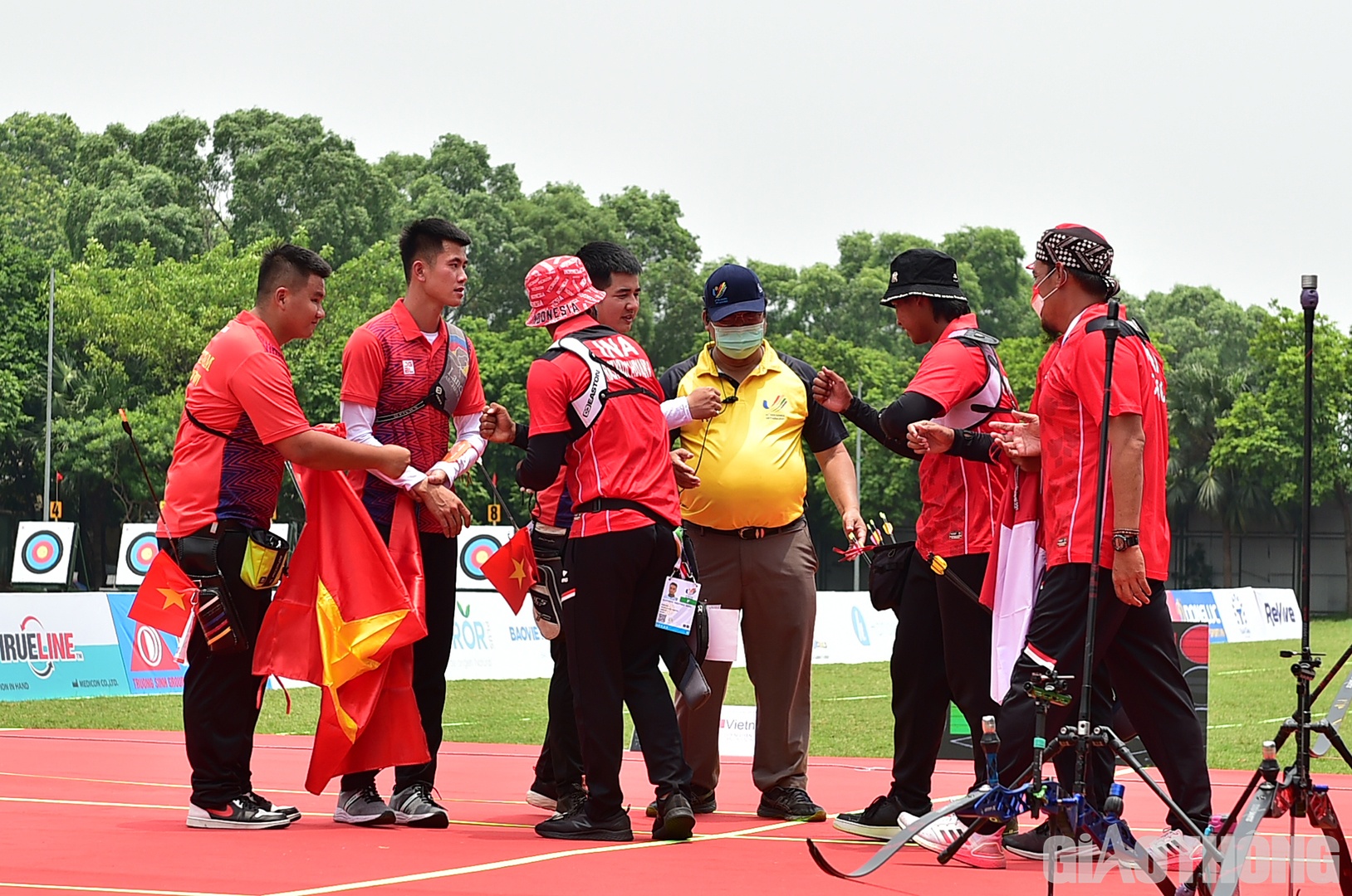 Chung cuộc, đội Indonesia thắng c&aacute;ch biệt 6-2 trước đội chủ nh&agrave; Việt Nam để gi&agrave;nh HCV cung 1 d&acirc;y đồng đội nam.