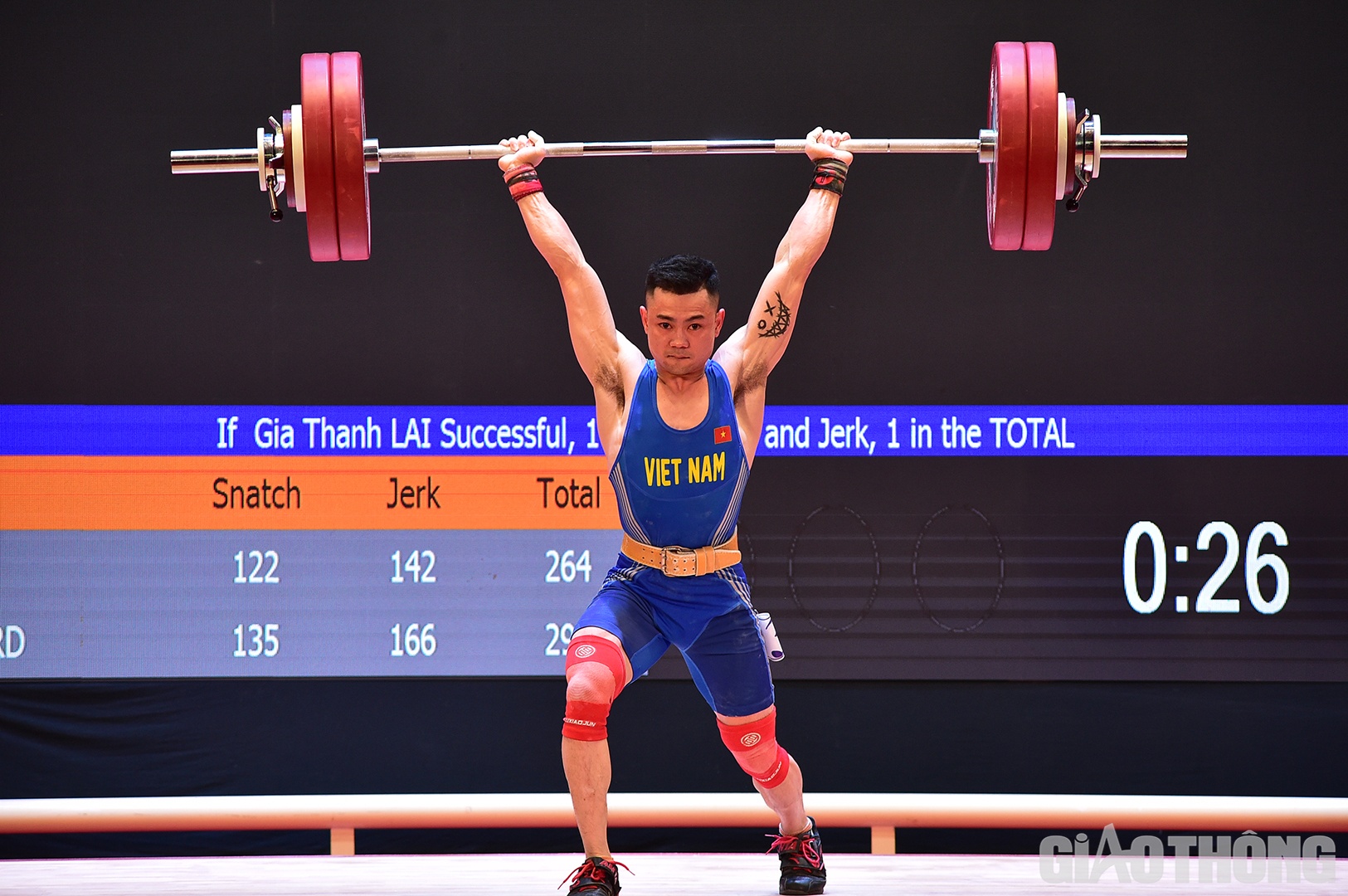 Bước sang phần thi cử đẩy, Th&agrave;nh được đăng k&yacute; mức khởi điểm 150kg. Tuy nhi&ecirc;n sau khi c&aacute;c đối thủ đăng k&yacute; thấp hơn tới 12kg, ban huấn luyện quyết định hạ xuống c&ograve;n 141kg v&agrave; lần thứ hai l&agrave; 145kg. Kh&ocirc;ng qu&aacute; kh&oacute; khăn để Th&agrave;nh vượt qua. L&uacute;c n&agrave;y, tấm HCV đ&atilde; kh&oacute; tho&aacute;t khỏi tay Th&agrave;nh.