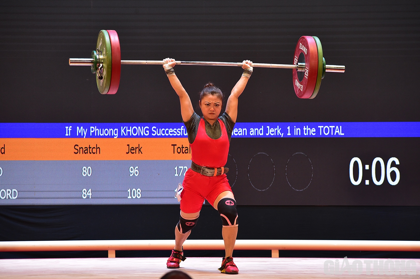 Trong 2 trận chung kết c&ograve;n lại của nữ, VĐV Khổng Mỹ Phượng (trong ảnh) v&agrave; VĐV Phạm Đ&igrave;nh Thi đ&atilde; gi&agrave;nh được HCB, lần lượt ở hạng 45kg v&agrave; 49kg d&agrave;nh cho nữ.