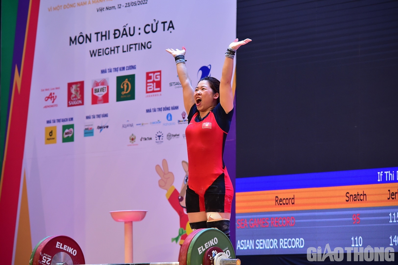 Lượt cử giật thứ 2 th&agrave;nh c&ocirc;ng mức 93 kg gi&uacute;p Duy&ecirc;n c&oacute; lợi thế lớn. Thậm ch&iacute;, đến lượt cử giật thứ 3 đ&ocirc; cử nước chủ nh&agrave; đ&atilde; th&agrave;nh c&ocirc;ng ở mức 96kg, hơn kỷ lục cũ của ch&iacute;nh m&igrave;nh 1kg tại SEA Games 2019.