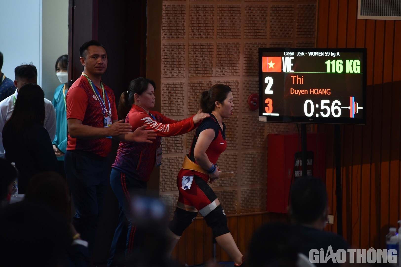 Lần cử đẩy thứ hai v&agrave; thứ ba trở th&agrave;nh cơ hội cho Ho&agrave;ng Thị Duy&ecirc;n ph&aacute; kỷ lục SEA Games. Kỷ lục cũ l&agrave; 115kg.