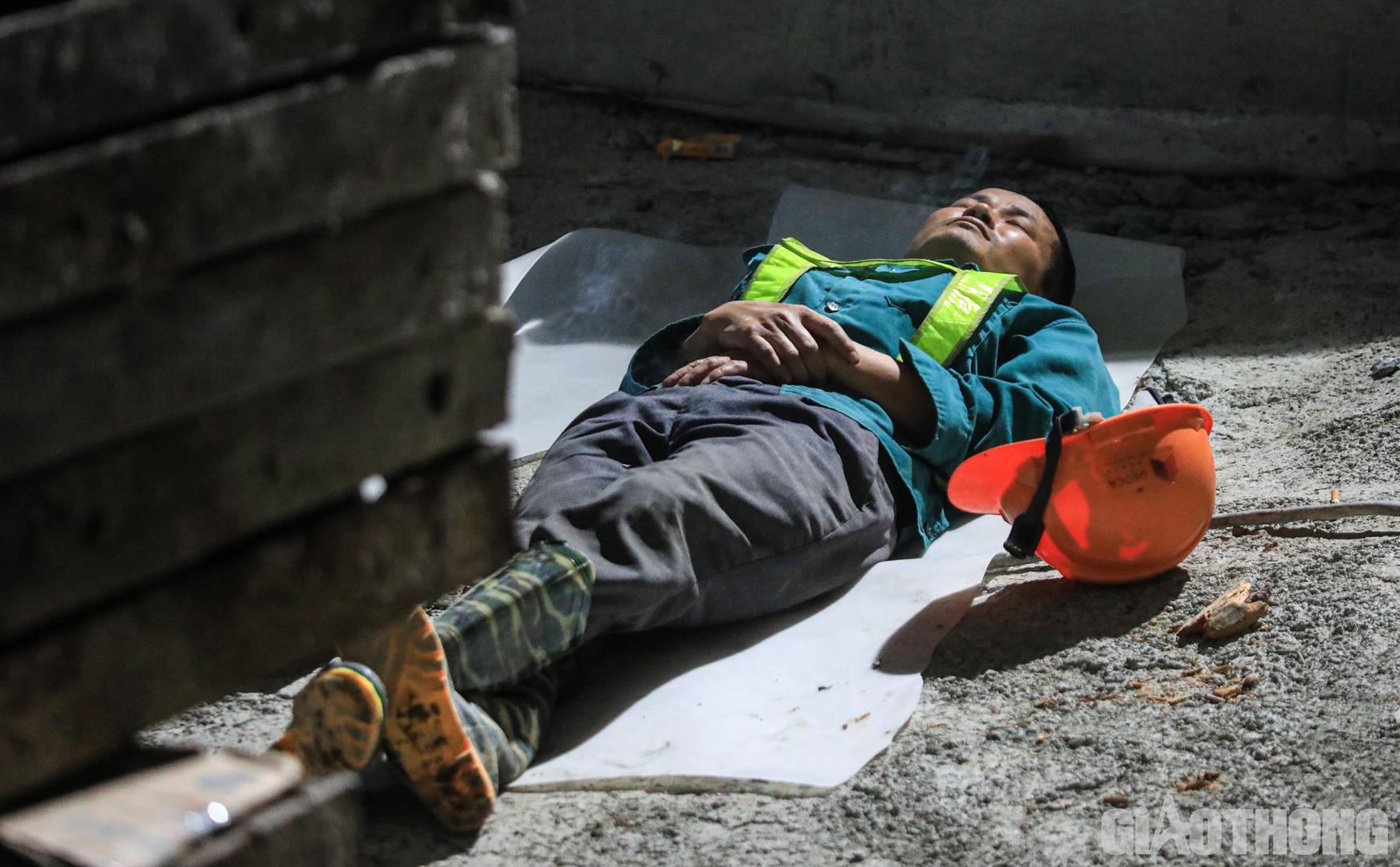 Những cuộc tr&ograve; chuyện, chia sẻ, mở l&ograve;ng dường như rất hiếm hoi.