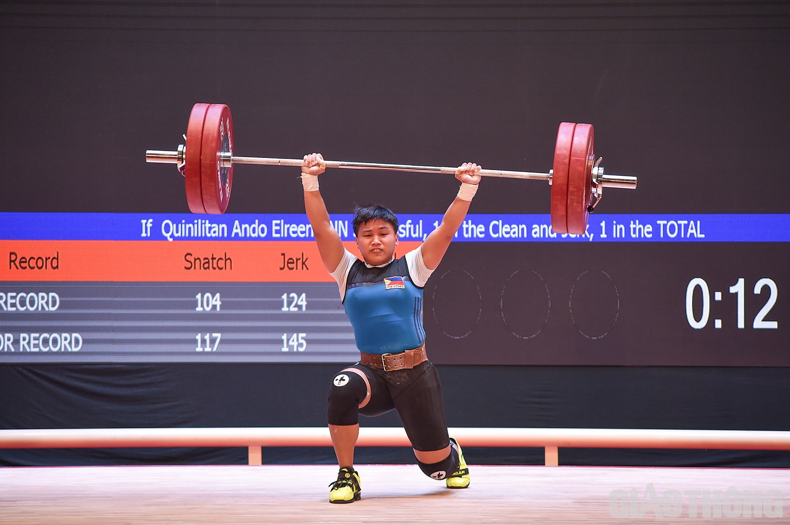 Ở phần cử đẩy, cuộc đấu chỉ c&ograve;n giữa hai VĐV của Việt Nam v&agrave; Philippines, khi VĐV của Indonesia kh&ocirc;ng thể vượt qua mức 120kg.