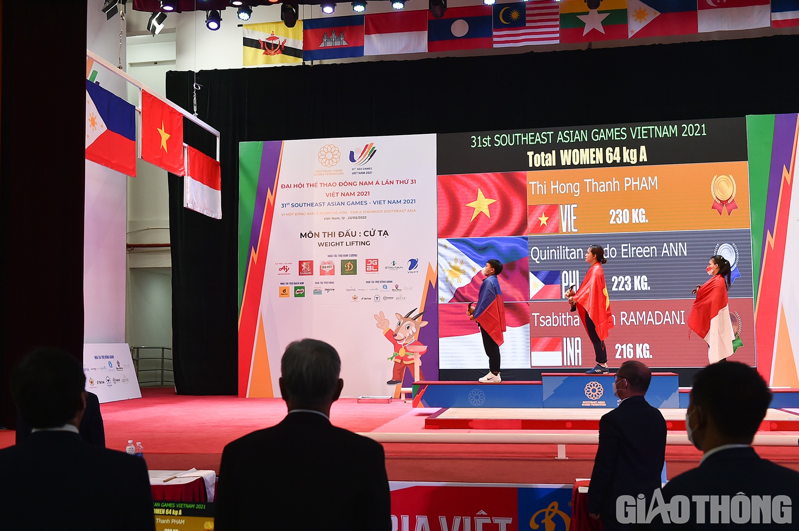 Hồng Thanh cho biết, đ&ecirc;m trước khi thi đấu c&ocirc; bị mất ngủ v&igrave; hồi hộp. T&ocirc;i tỉnh giấc từ rất sớm, chỉ mong nhanh ch&oacute;ng được l&ecirc;n s&agrave;n đấu".