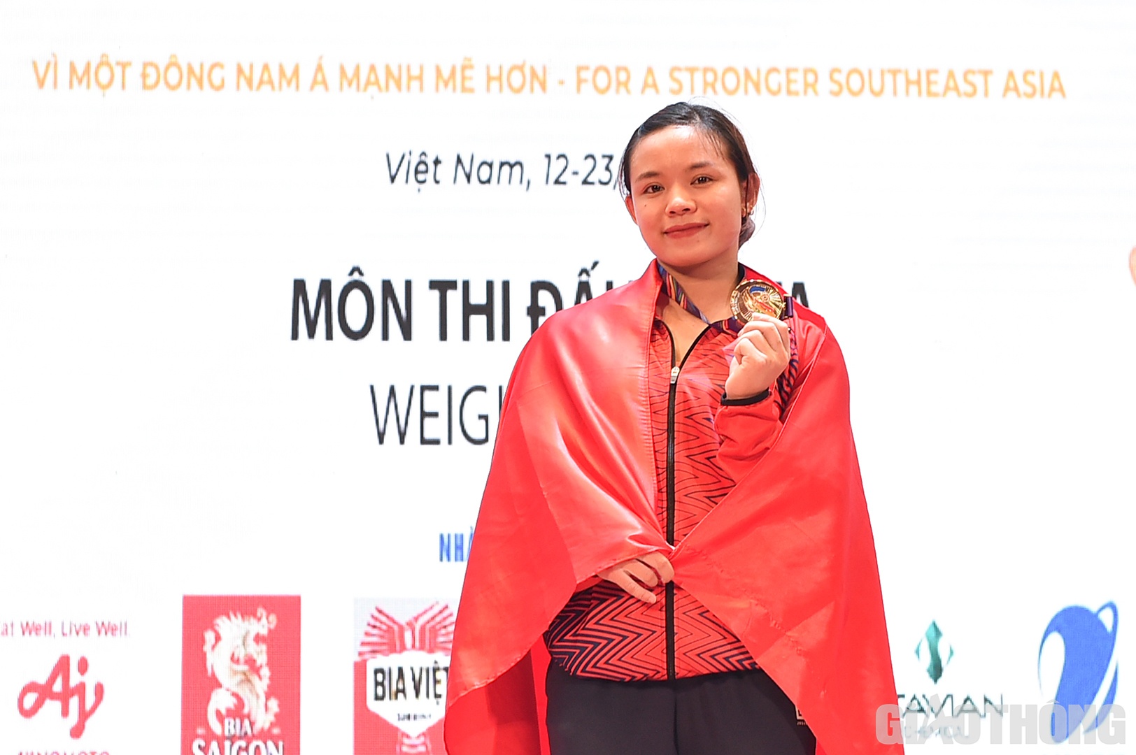 Hồng Thanh chia sẻ, d&ugrave; c&oacute; ch&uacute;t &aacute;p lực khi thi đấu tr&ecirc;n s&acirc;n nh&agrave; v&agrave; trước đ&ocirc;ng đảo kh&aacute;n giả, nhưng đ&oacute; cũng l&agrave; động lực để c&ocirc; dốc hết sức m&igrave;nh tr&ecirc;n s&agrave;n đấu. C&ocirc; cũng chia sẻ về dự định sắp tới "Th&agrave;nh c&ocirc;ng ở SEA Games l&agrave; cơ sở để t&ocirc;i hướng tới những giải đấu lớn tiếp theo, v&agrave; hy vọng một ng&agrave;y kh&ocirc;ng xa l&agrave; được dự Olympic".