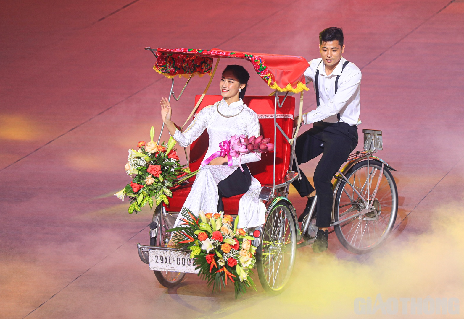 Lễ bế mạc mang &yacute; nghĩa tiếp nối sự tỏa s&aacute;ng sau 12 ng&agrave;y thi đấu, tinh hoa đ&atilde; hội tụ về Việt Nam để mang đến cho khu vực Đ&ocirc;ng Nam &Aacute; những sinh kh&iacute; mới, hơi thở mới của thời đại, của nhịp sống trẻ, của sức khỏe để vượt qua mọi kh&oacute; khăn, bệnh dịch.