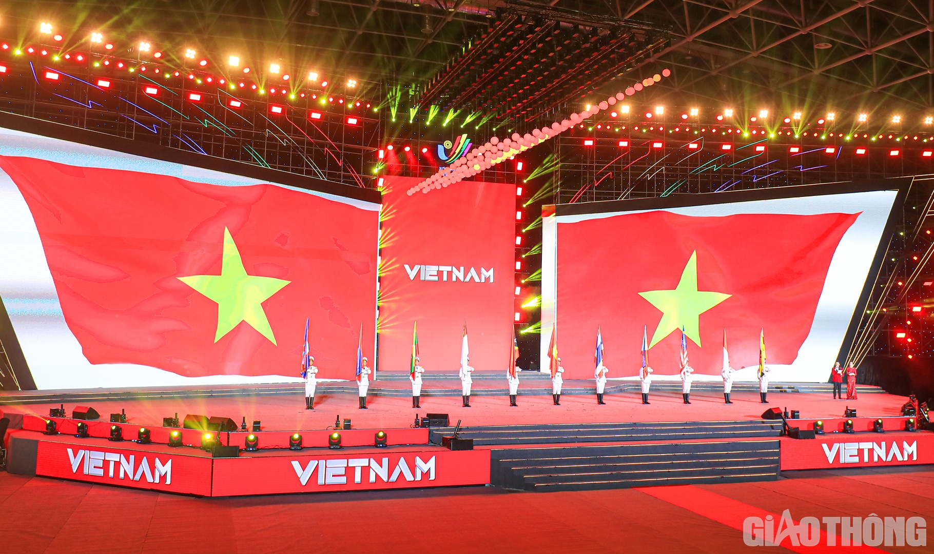 Lễ bế mạc l&agrave; dịp tổng kết lại to&agrave;n bộ chặng đường đ&atilde; qua của SEA Games 31, tổng hợp lại những con số ấn tượng, số huy chương đạt được của c&aacute;c vận động vi&ecirc;n đến từ 11 quốc gia, những kỷ lục được x&aacute;c lập&hellip;