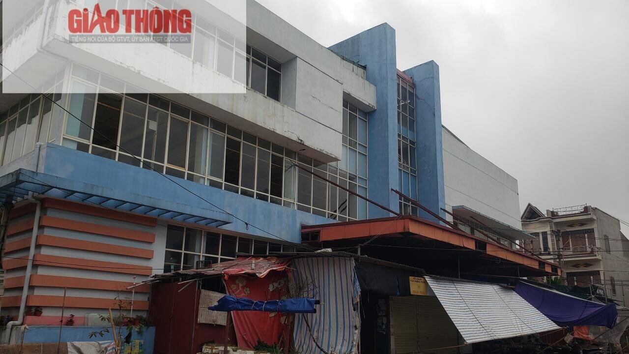 Chủ đầu tư dự &aacute;n l&agrave; C&ocirc;ng ty CP Đầu tư T&acirc;y Bắc. Dự &aacute;n c&oacute; tổng mức đầu tư gần 50 tỷ đồng với kỳ vọng khi ho&agrave;n th&agrave;nh sẽ l&agrave; dự &aacute;n trung t&acirc;m thương mại lớn nhất ở huyện Gia Lộc.