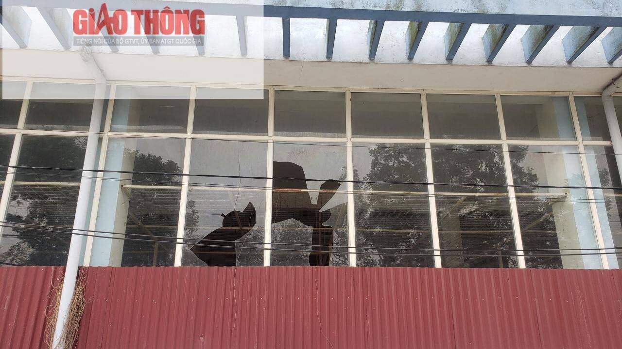 Tuy nhi&ecirc;n, kể từ l&uacute;c ho&agrave;n thiện đến nay đ&atilde; hơn 10 năm, Trung t&acirc;m Thương mại v&agrave; si&ecirc;u thị chợ Cuối vẫn chưa được đưa v&agrave;o khai th&aacute;c, sử dụng. Hiện nhiều hạng mục c&ocirc;ng tr&igrave;nh đ&atilde; xuống cấp trầm trọng.