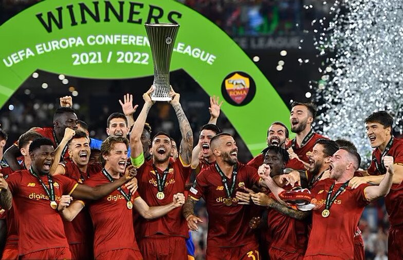 Đ&acirc;y cũng l&agrave; danh hiệu đầu ti&ecirc;n của Roma sau 14 năm.