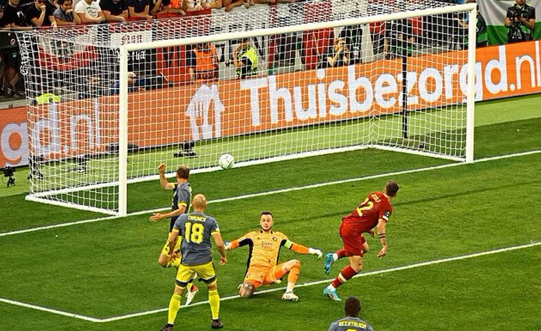 Rạng s&aacute;ng 26/5, Roma gặp Feyenoord trong trận chung kết Conference League m&ugrave;a giải 2021-2022. B&agrave;n thắng duy nhất của Zaniolo ở ph&uacute;t 32 gi&uacute;p "bầy s&oacute;i" đ&aacute;nh bại đối thủ.