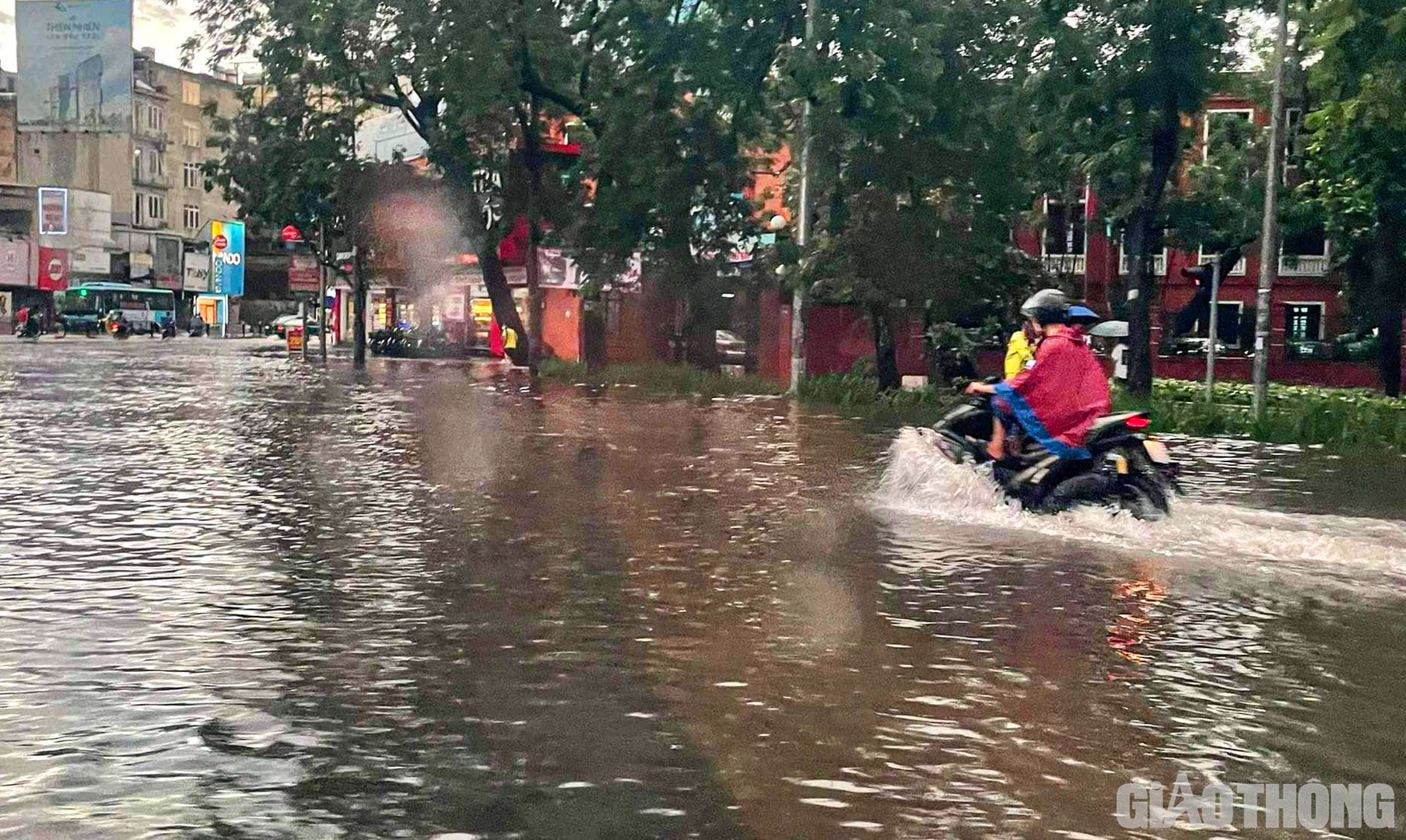 Phố T&acirc;y Sơn đoạn qua ĐH Thủy Lợi.