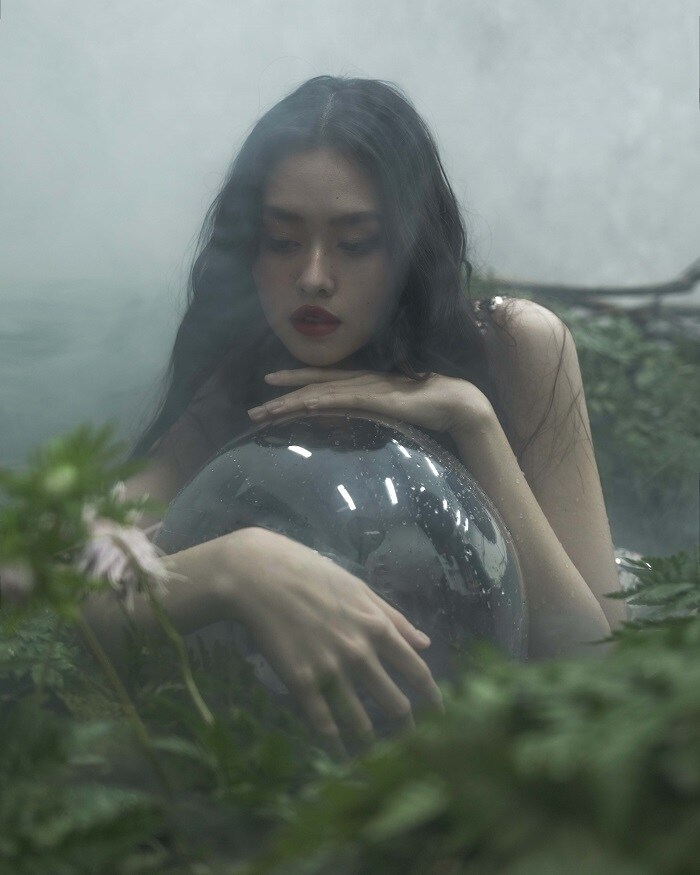 Được biết, c&ocirc; đ&atilde; ng&acirc;m m&igrave;nh trong nước h&agrave;ng giờ đồng hồ để c&oacute; được những h&igrave;nh ảnh đẹp