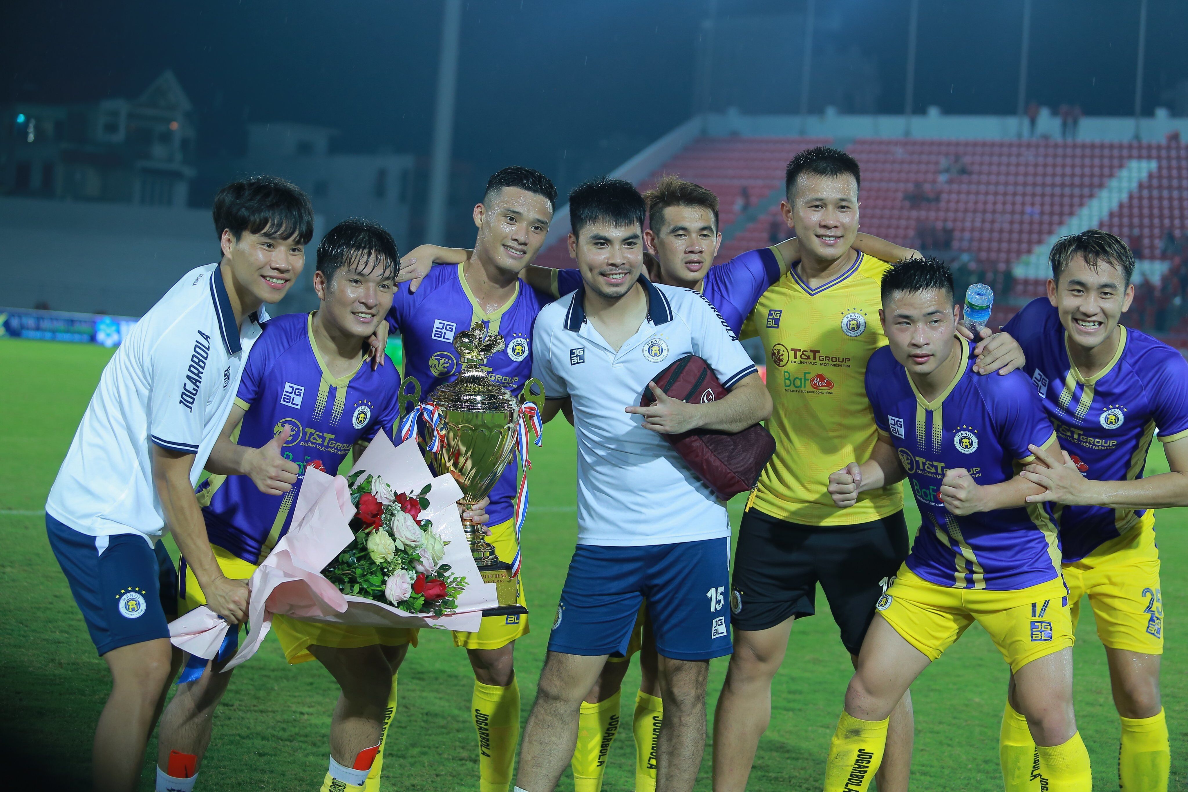 Chung cuộc, H&agrave; Nội FC l&ecirc;n ng&ocirc;i v&ocirc; địch với 7 điểm. Hải Ph&ograve;ng xếp thứ 2 với 5 điểm. HAGL (3 điểm) về thứ 3 trong khi Viettel FC (1 điểm) đứng cuối c&ugrave;ng.