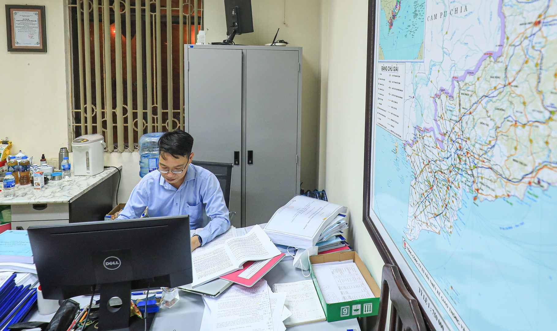 &ldquo;Kh&aacute;c với c&aacute;c dự &aacute;n trước, dự &aacute;n cao tốc Bắc - Nam lần n&agrave;y, c&aacute;n bộ Cục QLXD&CLCTGT đ&atilde; song h&agrave;nh với tư vấn, Ban QLDA ngay từ bước khảo s&aacute;t.  c&aacute;c yếu tố h&igrave;nh học, mặt bằng, trắc dọc, trắc ngang đ&atilde; được c&aacute;c b&ecirc;n thống nhất, cho &yacute; kiến ngay từ kh&acirc;u thiết kế cơ bản. Việc thẩm định lần n&agrave;y l&agrave; tập trung r&agrave; so&aacute;t, đảm bảo t&iacute;nh tổng thể, kh&ocirc;ng bị v&ecirc;nh giải ph&aacute;p kỹ thuật giữa c&aacute;c dự &aacute;n th&agrave;nh phần&rdquo;, anh Tuấn Anh th&ocirc;ng tin.