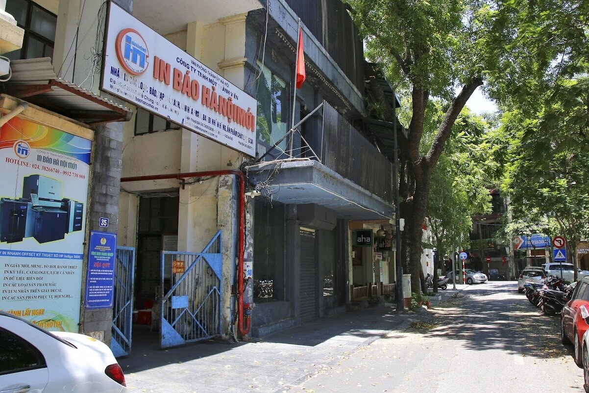 Thứ hai l&agrave; C&ocirc;ng ty TNHH MTV In b&aacute;o H&agrave; Nội Mới, địa chỉ tại 35 Nh&agrave; Chung, diện t&iacute;ch hơn 1.800m2.