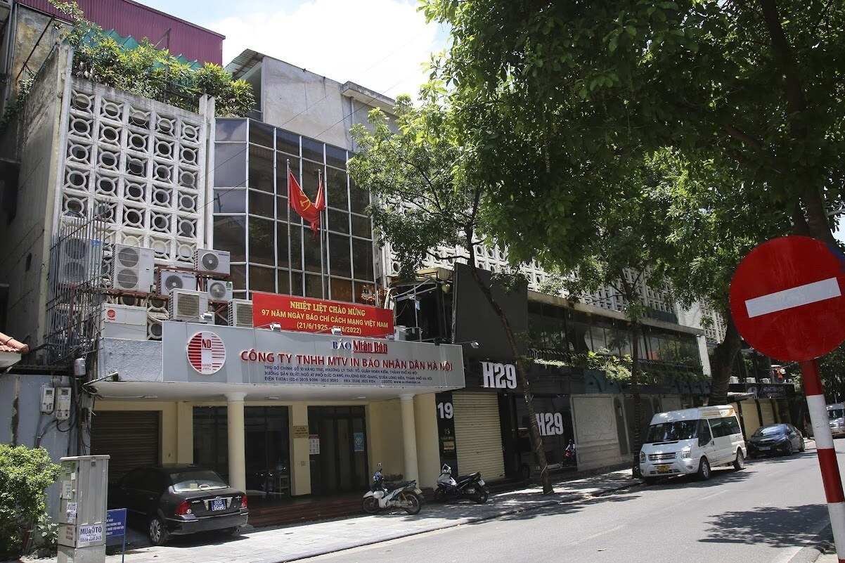 Quận Ho&agrave;n Kiếm c&oacute; 3 cơ sở nằm trong diện phải di dời, một trong số đ&oacute; l&agrave; C&ocirc;ng ty In b&aacute;o Nh&acirc;n d&acirc;n, địa chỉ tại 15 H&agrave;ng Tre, diện t&iacute;ch hơn 1.500m2