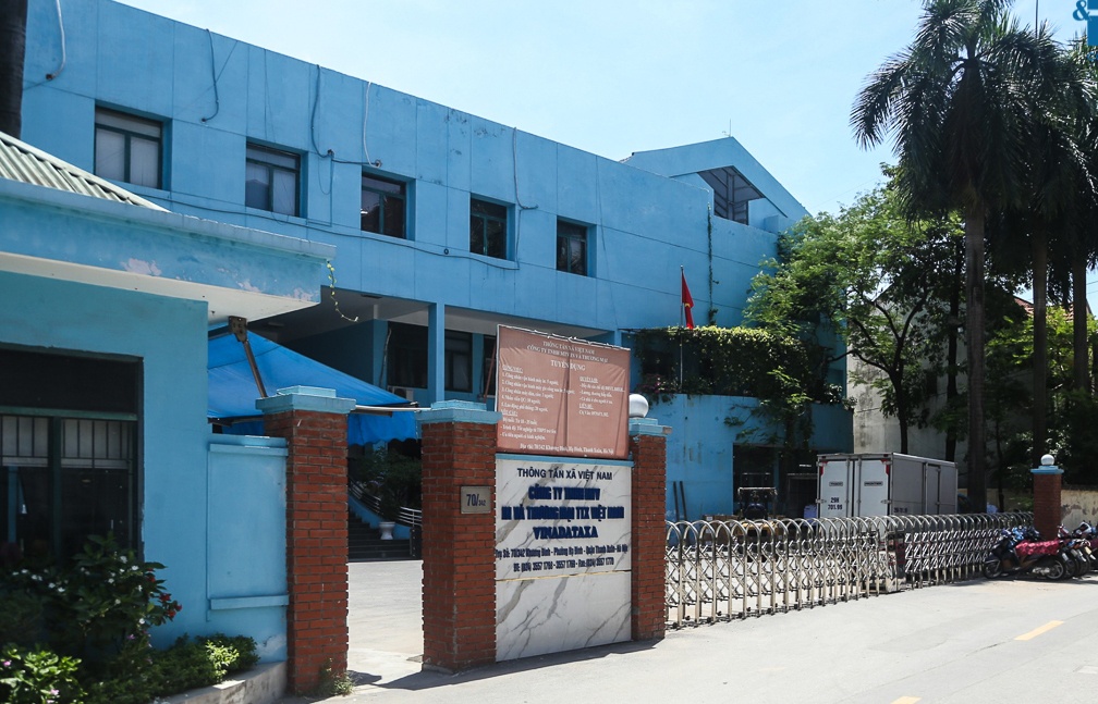 Một cơ sở kh&aacute;c cũng thuộc quận Thanh Xu&acirc;n l&agrave; C&ocirc;ng ty TNHH MTV In v&agrave; TM Th&ocirc;ng tấn x&atilde; Việt Nam, địa chỉ tại số 70/342 Khương Đ&igrave;nh, phường Hạ Đ&igrave;nh, diện t&iacute;ch 5.000m2, l&agrave; văn ph&ograve;ng v&agrave; cơ sở sản xuất. Theo quy hoạch, khu đất sẽ l&agrave; đất c&ocirc;ng cộng khu vực, đất c&acirc;y xanh, đất hỗn hợp.