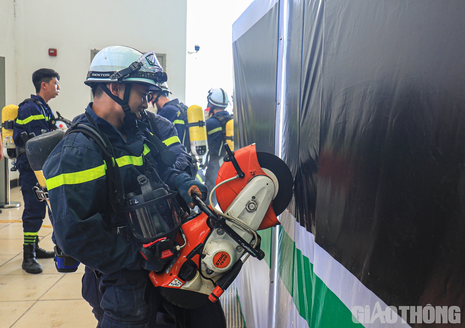 C&aacute;c thao t&aacute;c được lực lượng chức năng thực hiện nhanh ch&oacute;ng v&agrave; dứt kho&aacute;t.